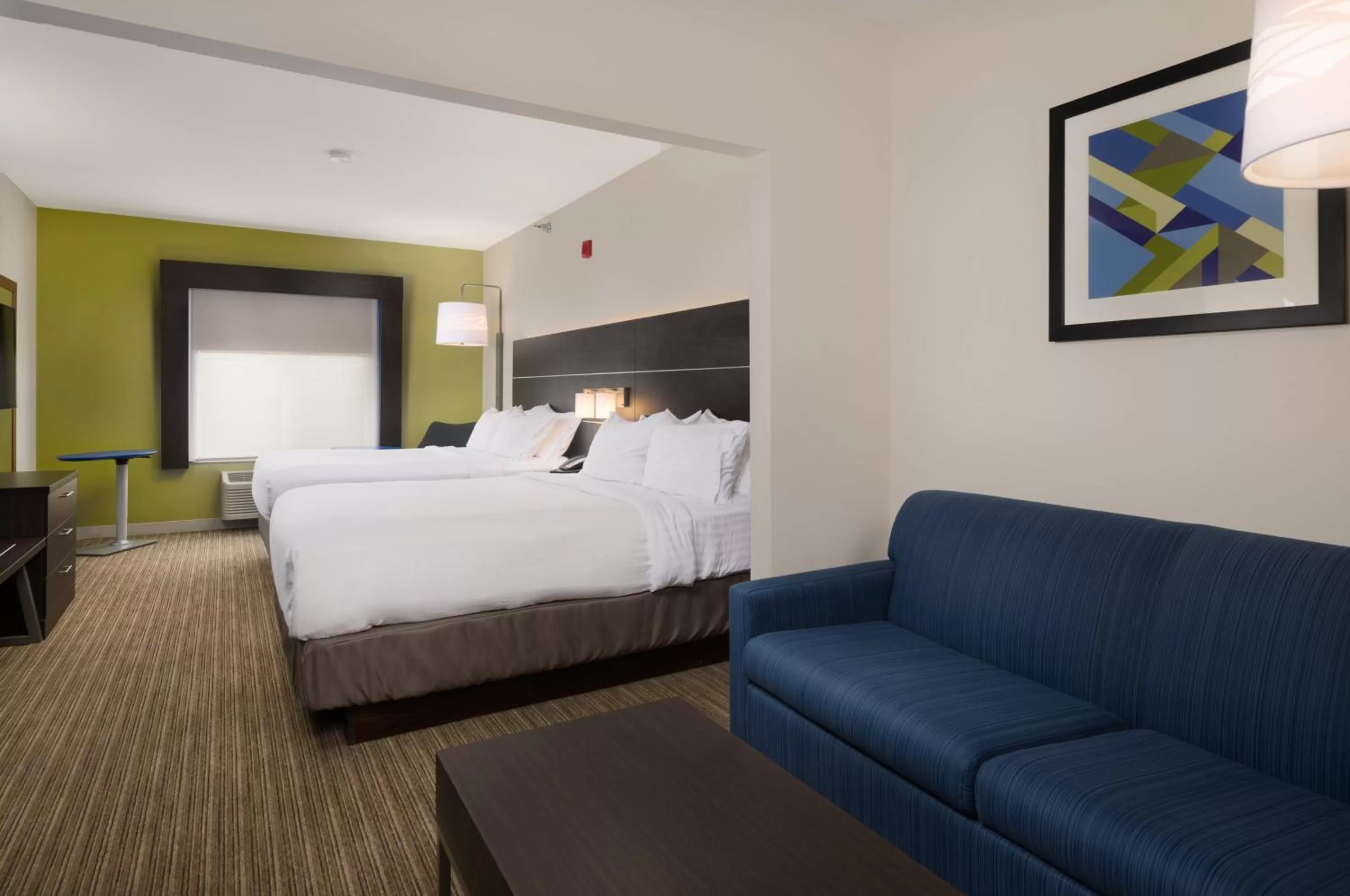Photo of the whole room, Bed in Holiday Inn Express Independence - Kansas City by IHG