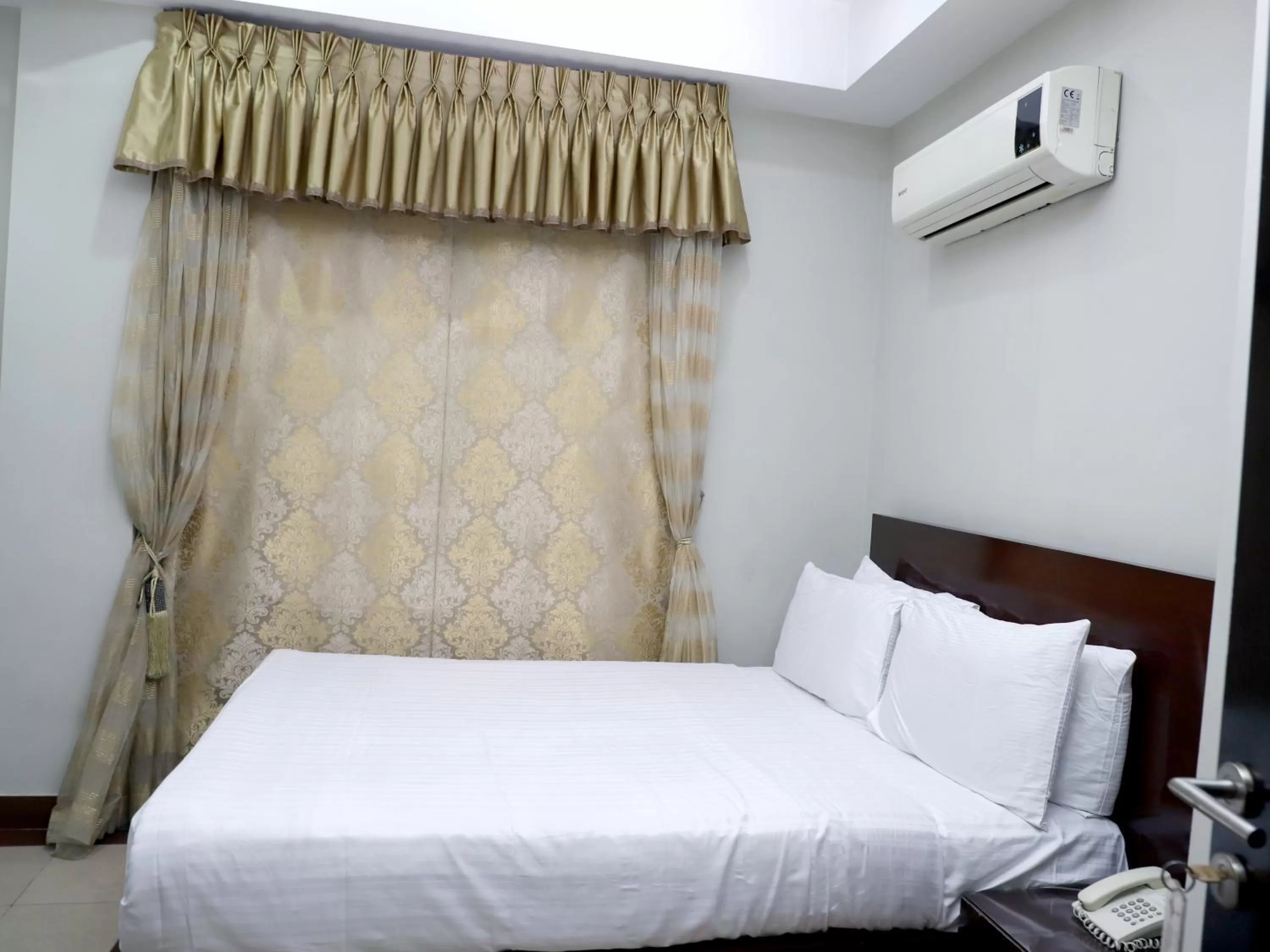 Bed in Hotel Multan Continental