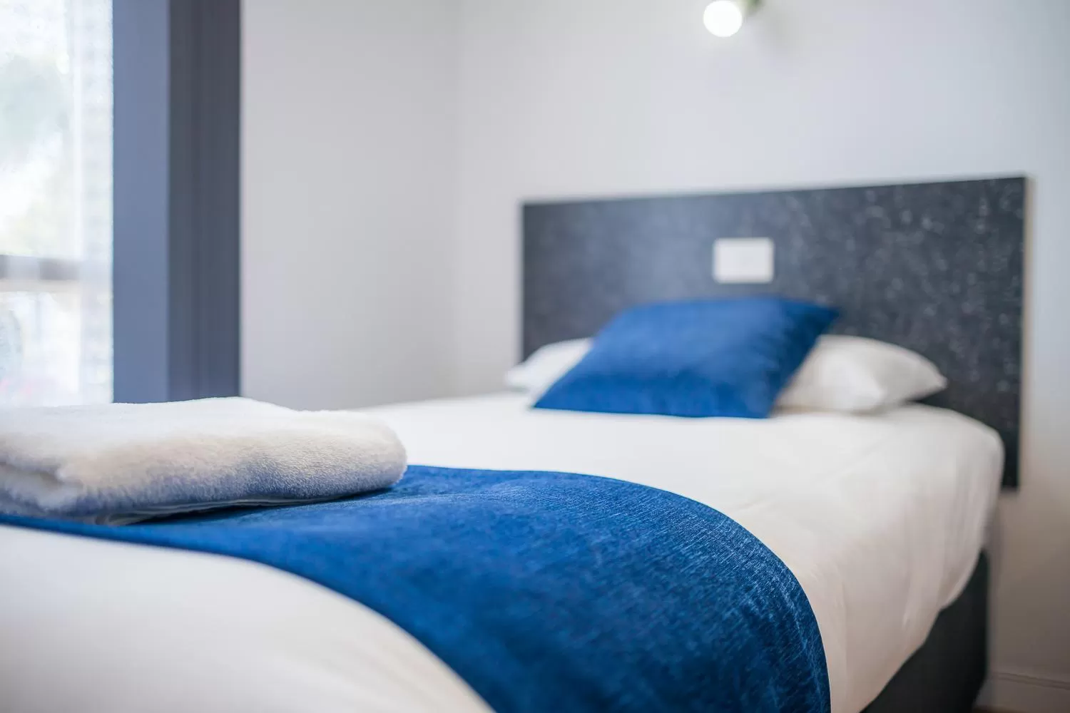 Bed in Plainsman Motel