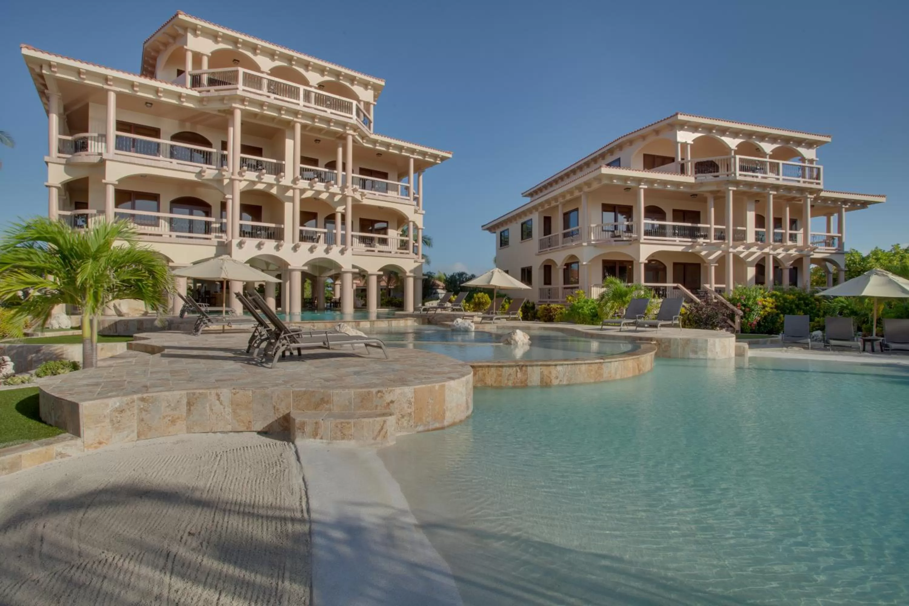 Swimming pool in Coco Beach Resort