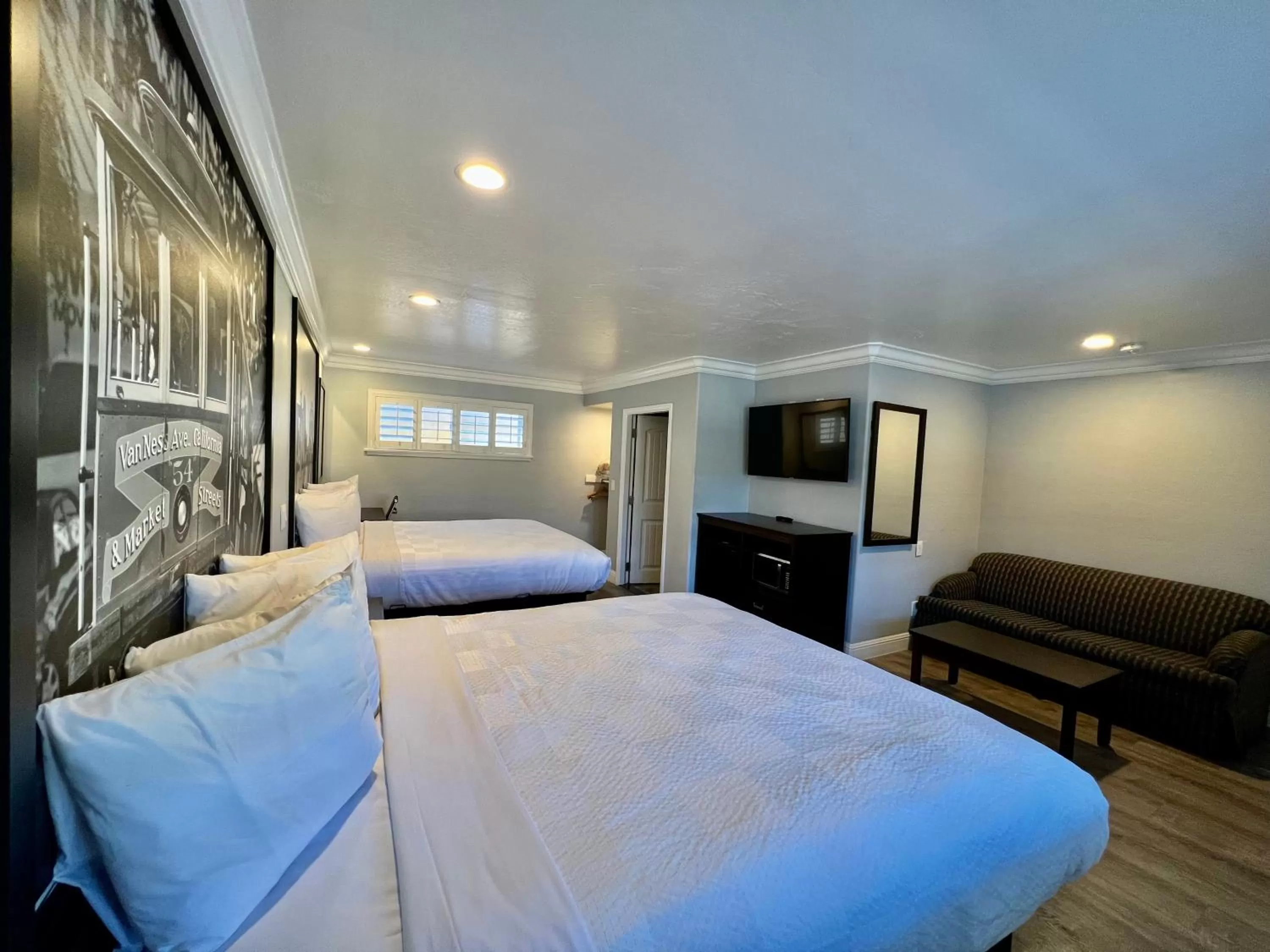 Bed in Aura Inn Monterey