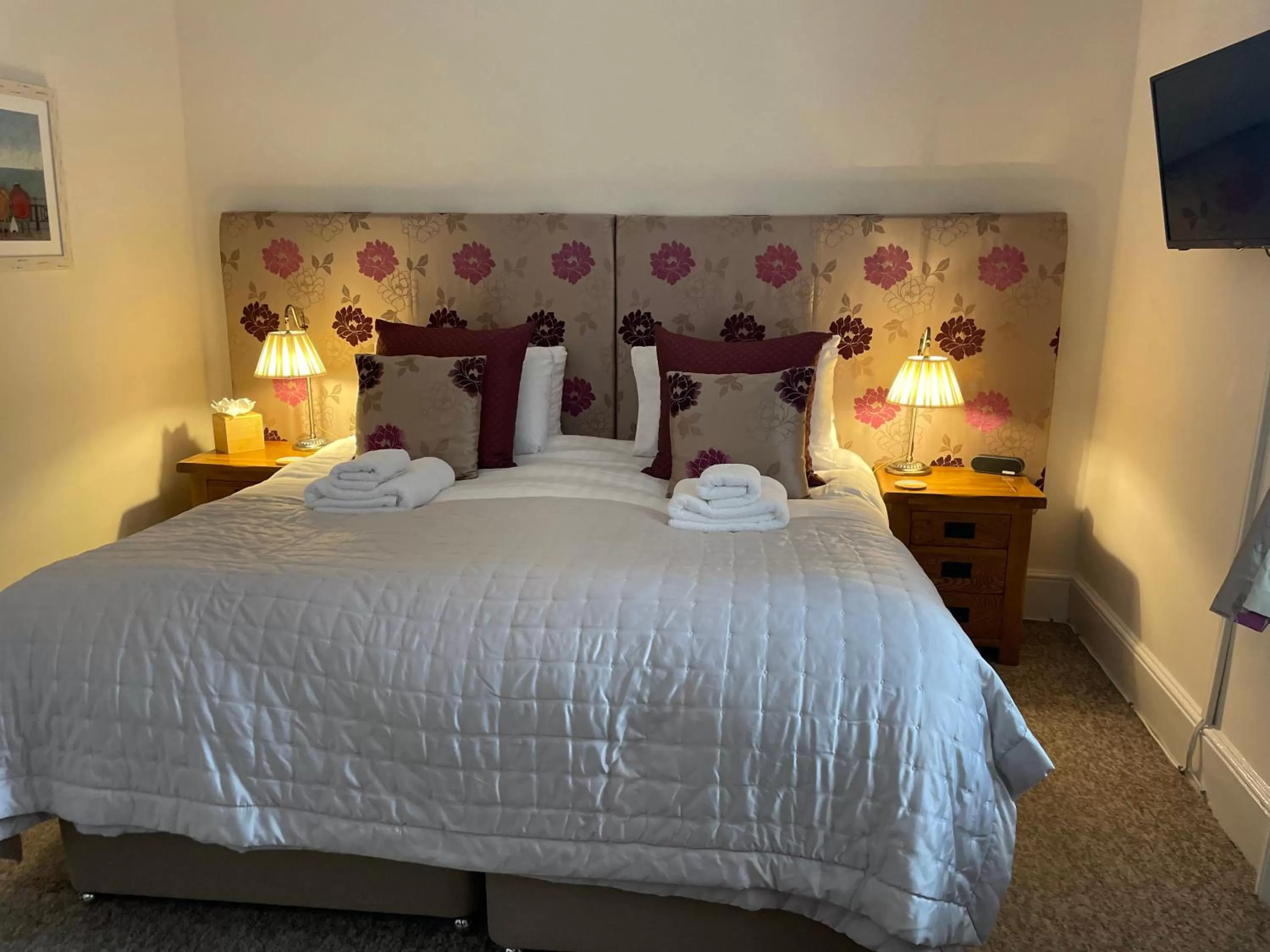 Bed in The Red Lion Hotel