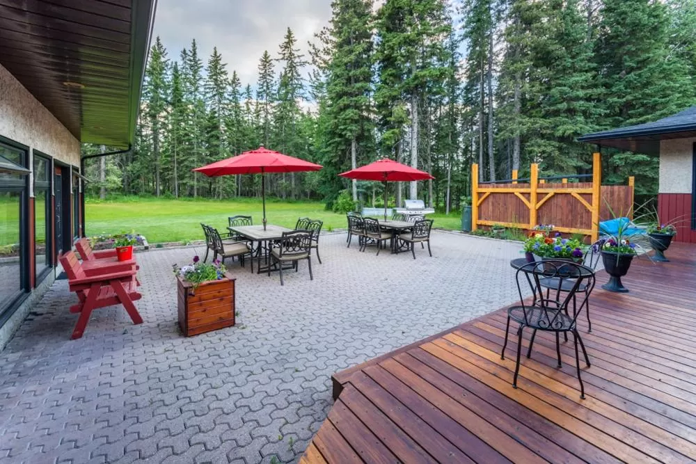 Patio, Restaurant/Places to Eat in Rustlers Lodge
