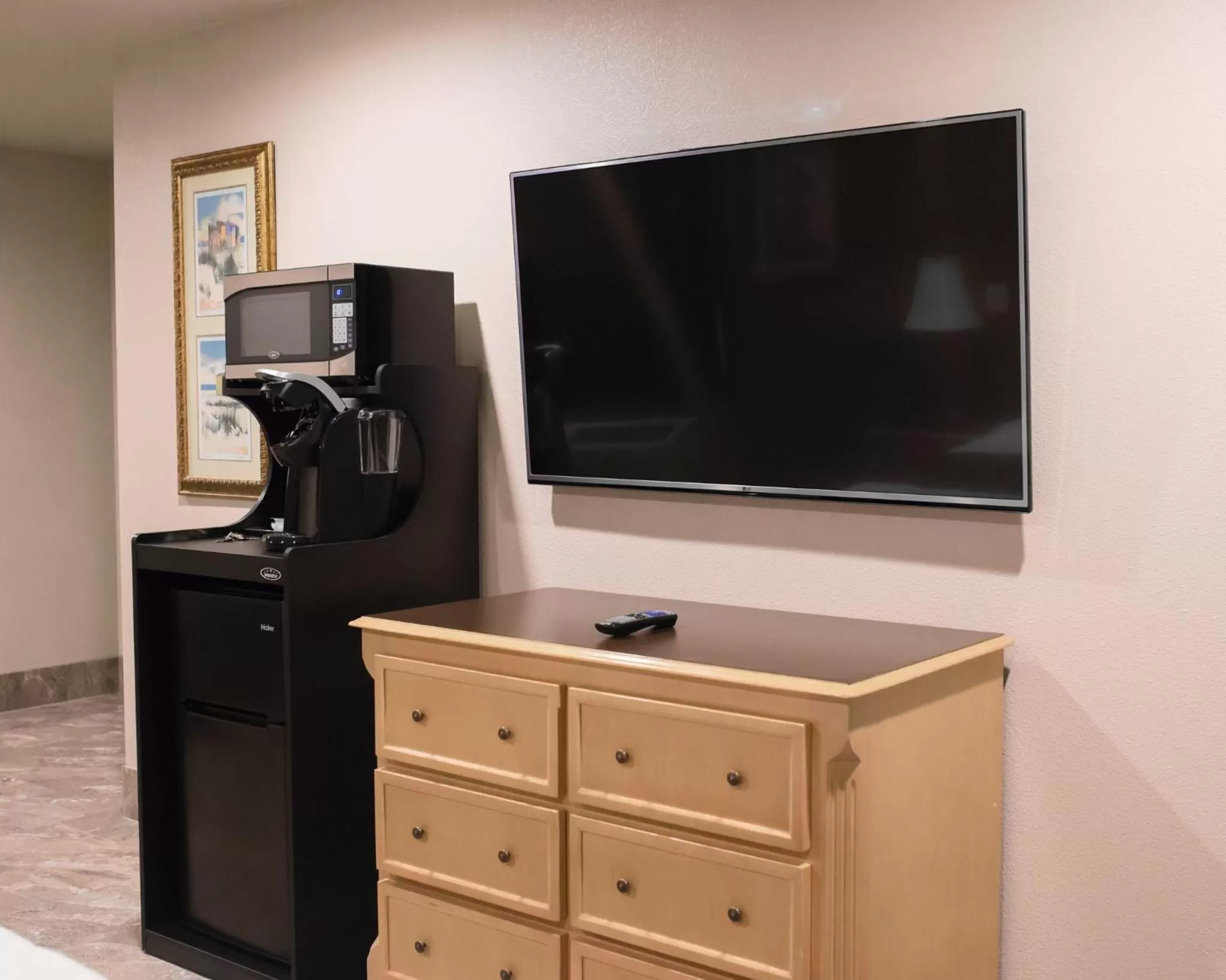 TV and multimedia, TV/Entertainment Center in The Gator Den