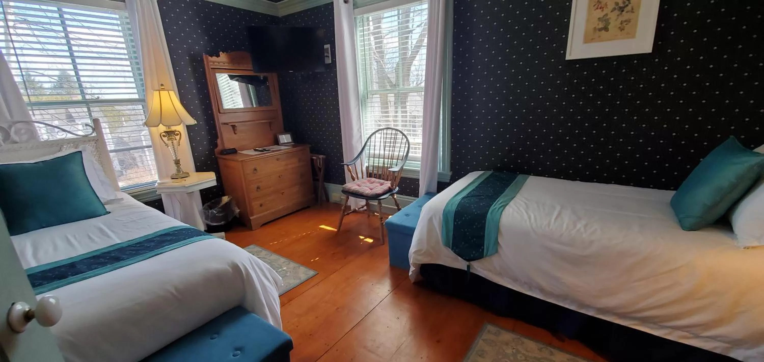 Two Single Beds - Blackberry Bramble in Blackberry Inn