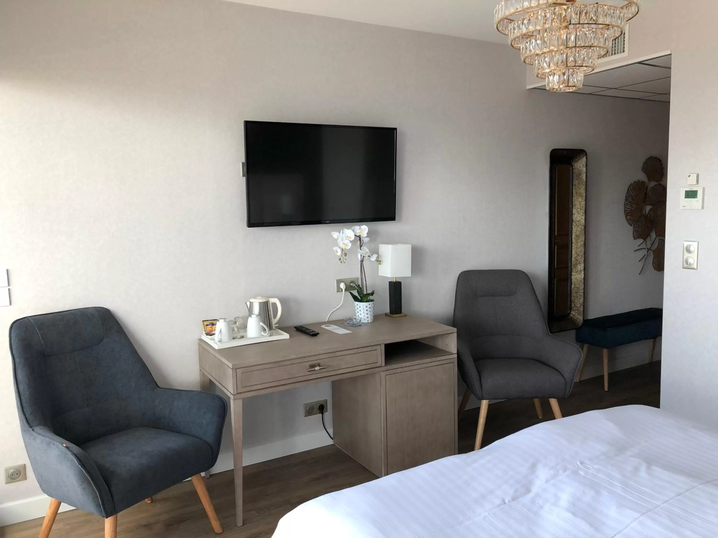 Communal lounge/ TV room, Bed in Le Diana Hôtel & Spa