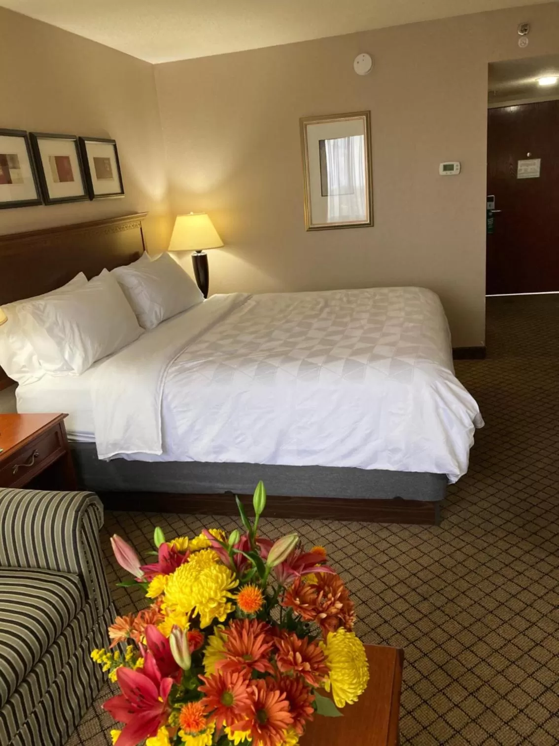 Bed in Holiday Inn Cincinnati-Eastgate by IHG