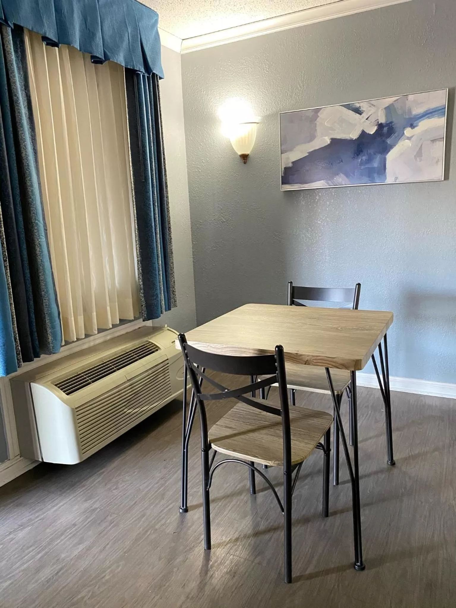 Dining area in Quarters Inn & Suites