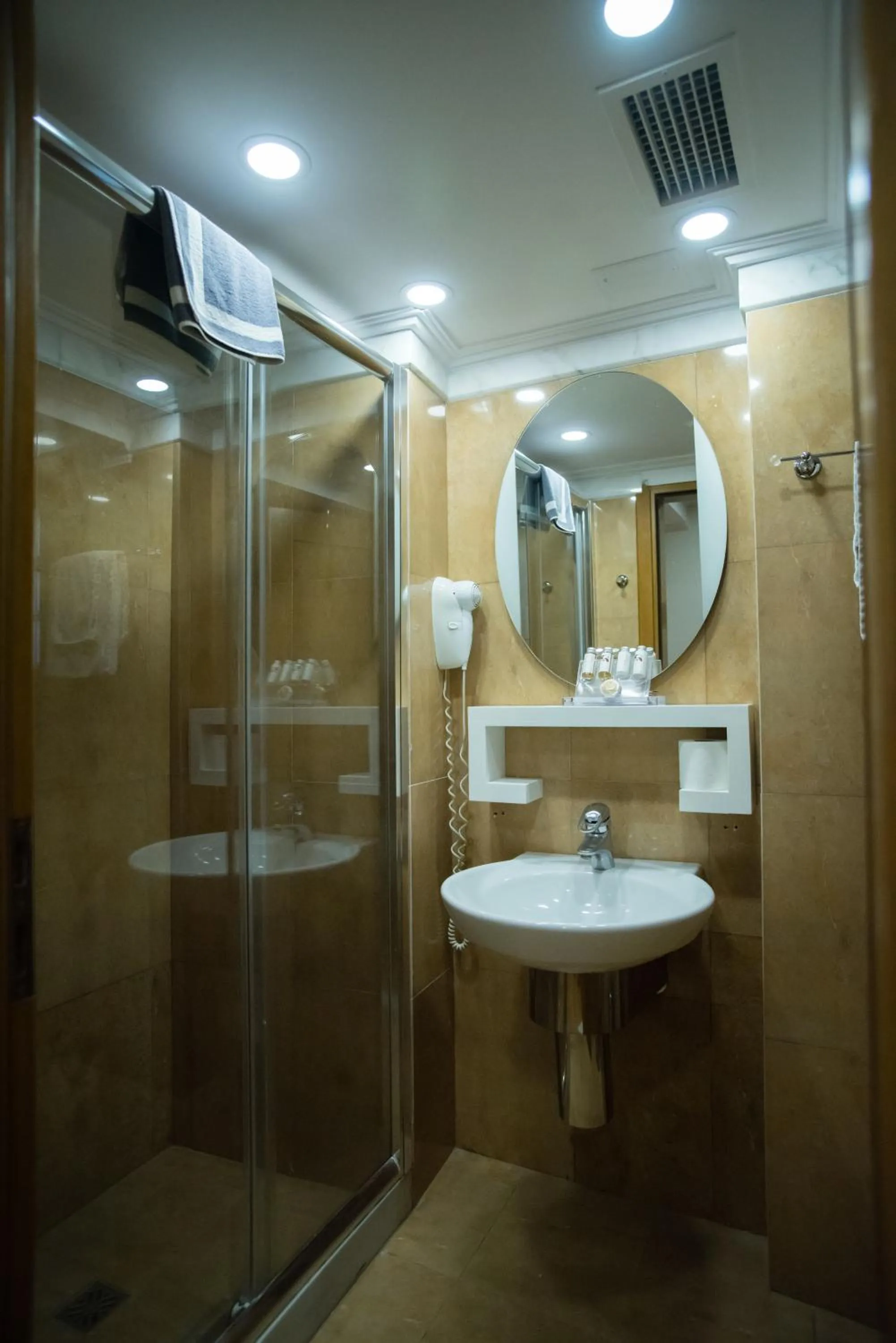 Bathroom in Byzantino Hotel