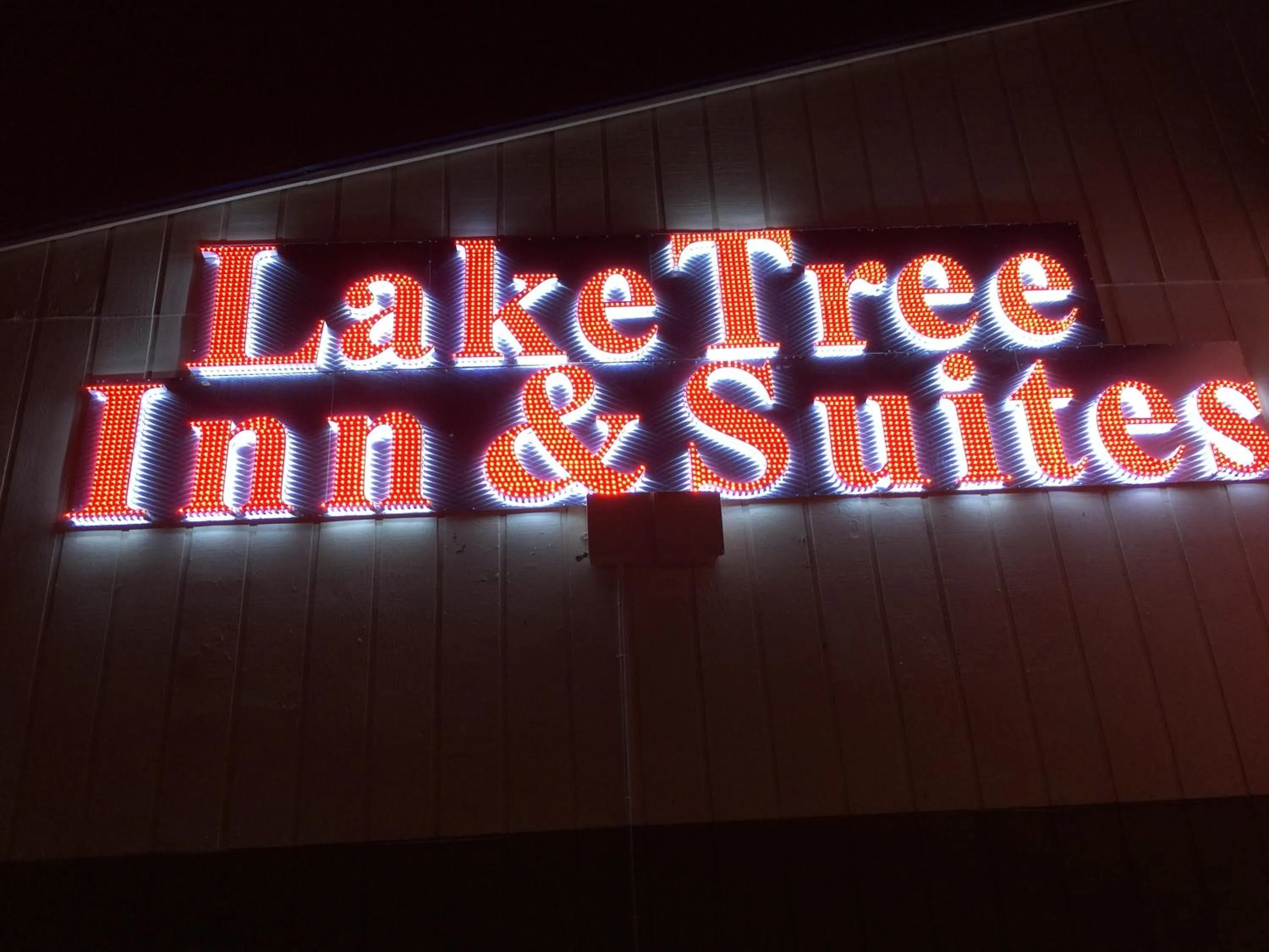 Lake Tree Inn & Suites