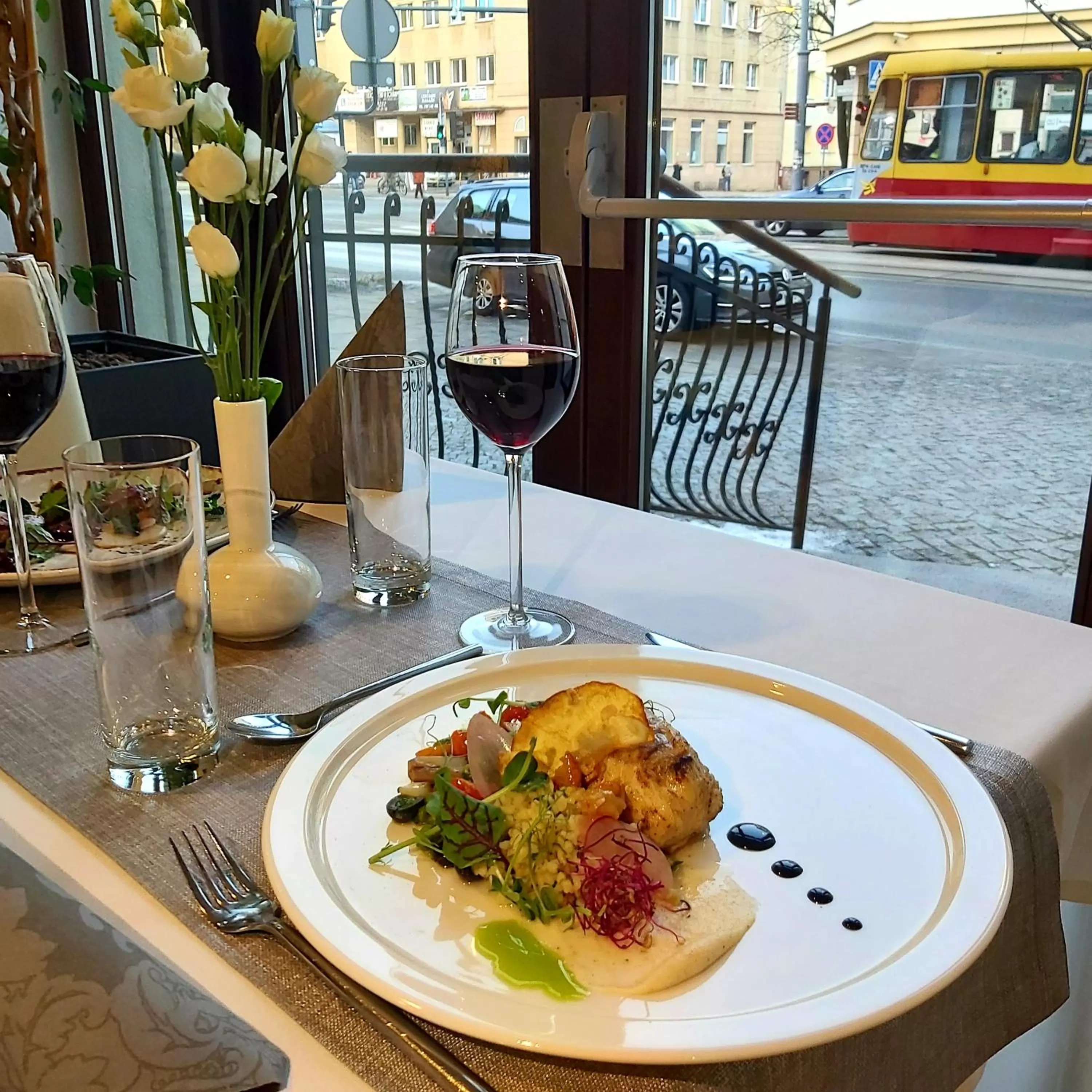 Restaurant/places to eat in Holiday Inn Łódź by IHG