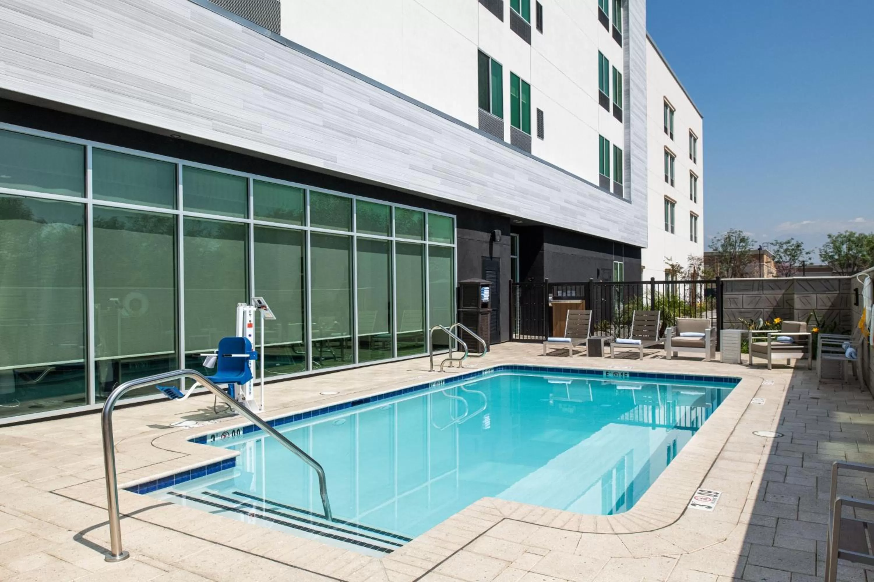 Swimming pool in SpringHill Suites by Marriott Riverside Redlands