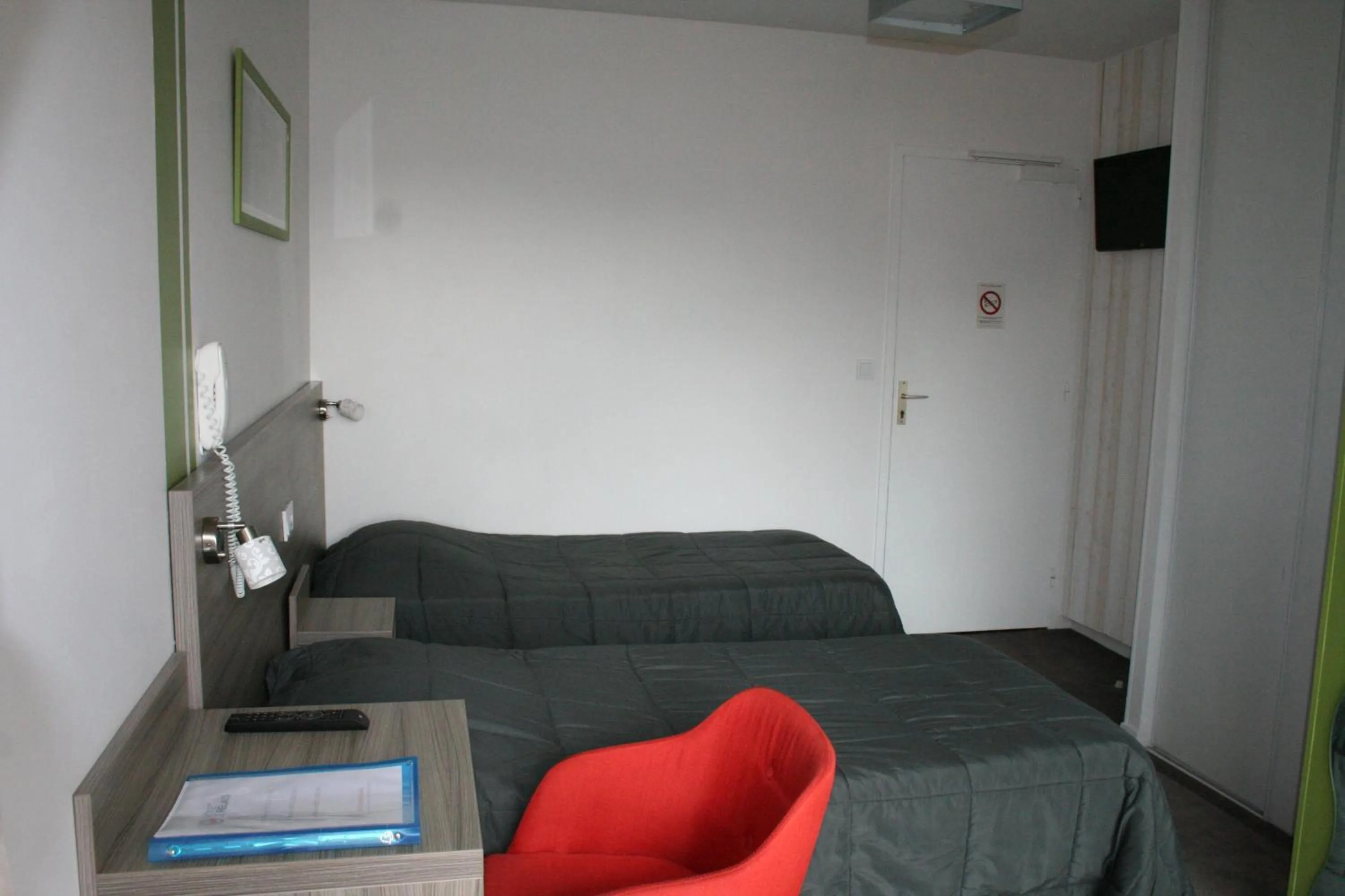 Photo of the whole room in Hôtel Le Relais Dax