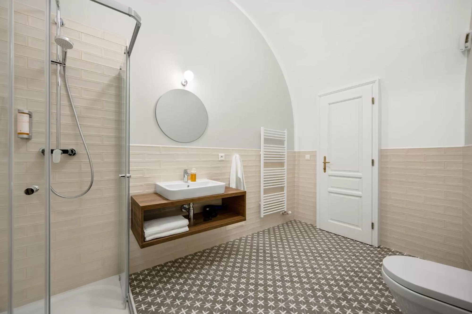 Shower in Palace Apartments