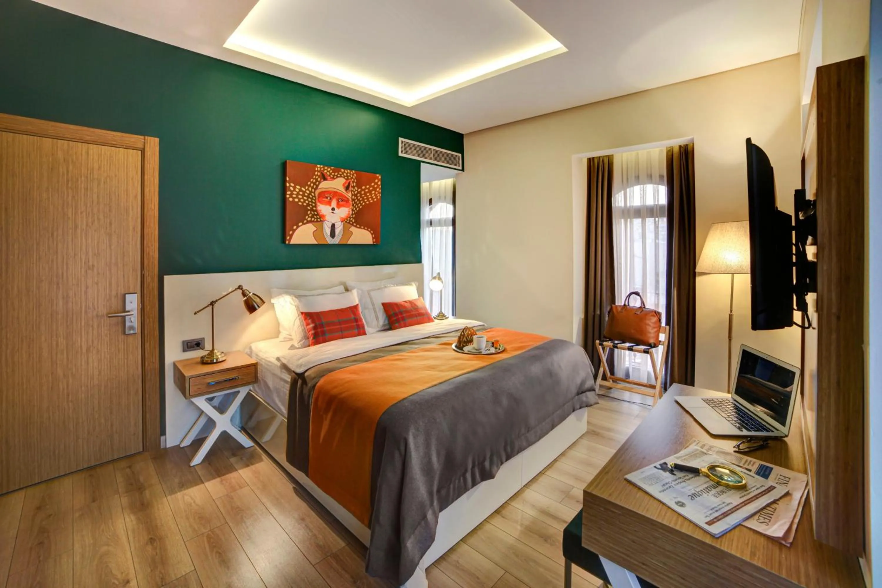 Photo of the whole room, Bed in The Fox Hotel