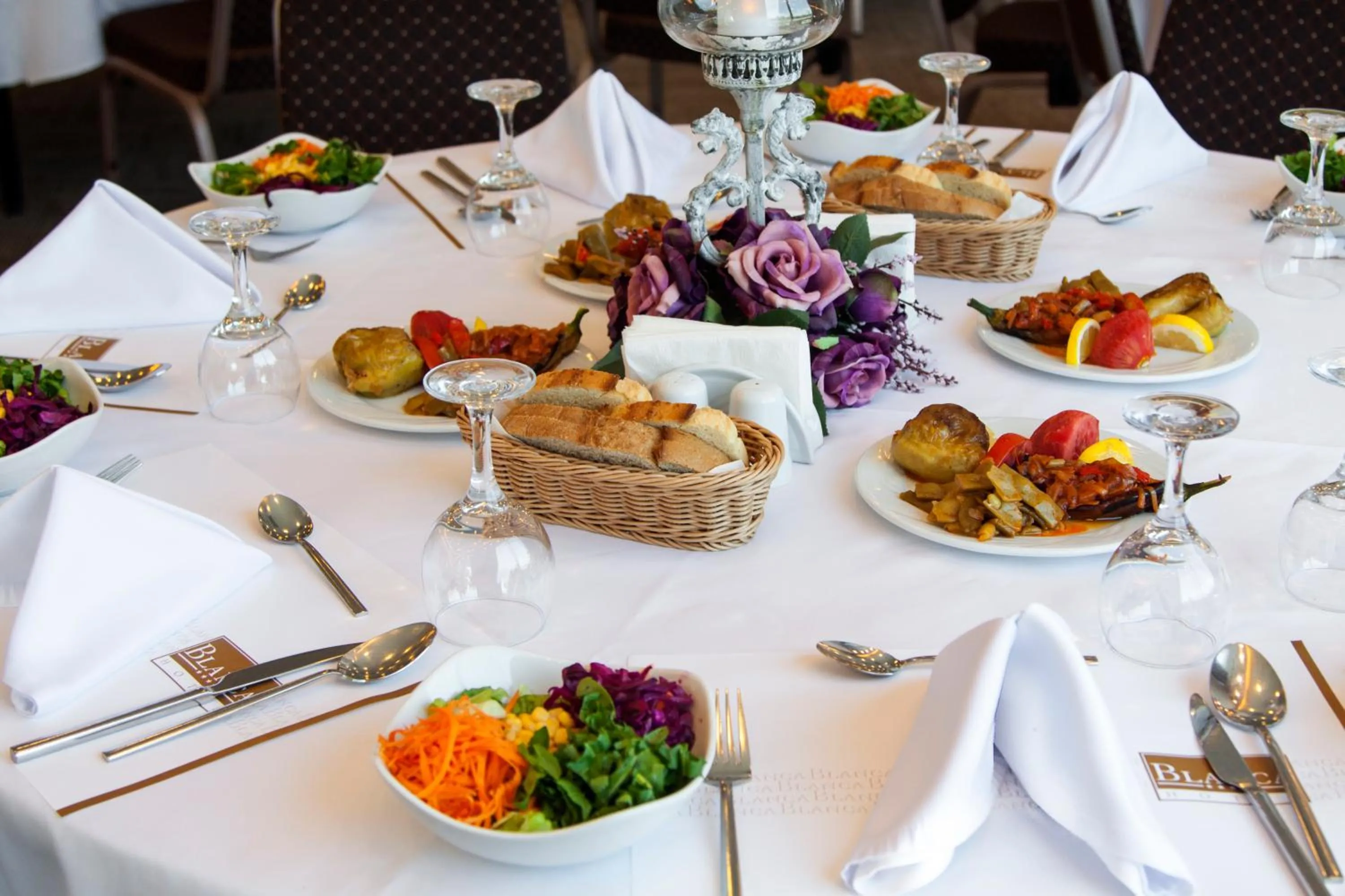 Restaurant/places to eat in Blanca Hotel