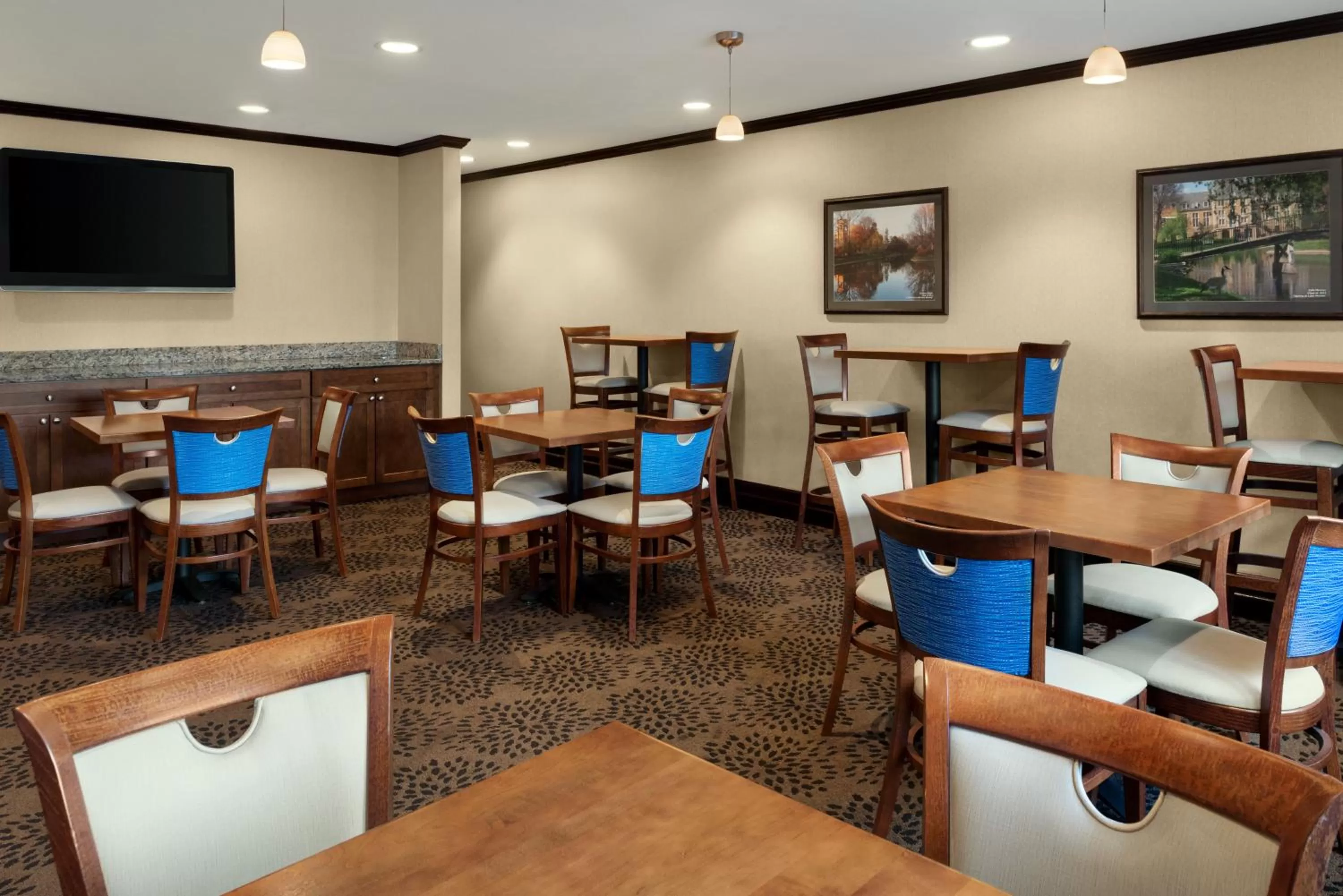 Restaurant/places to eat in The Inn at Saint Mary's