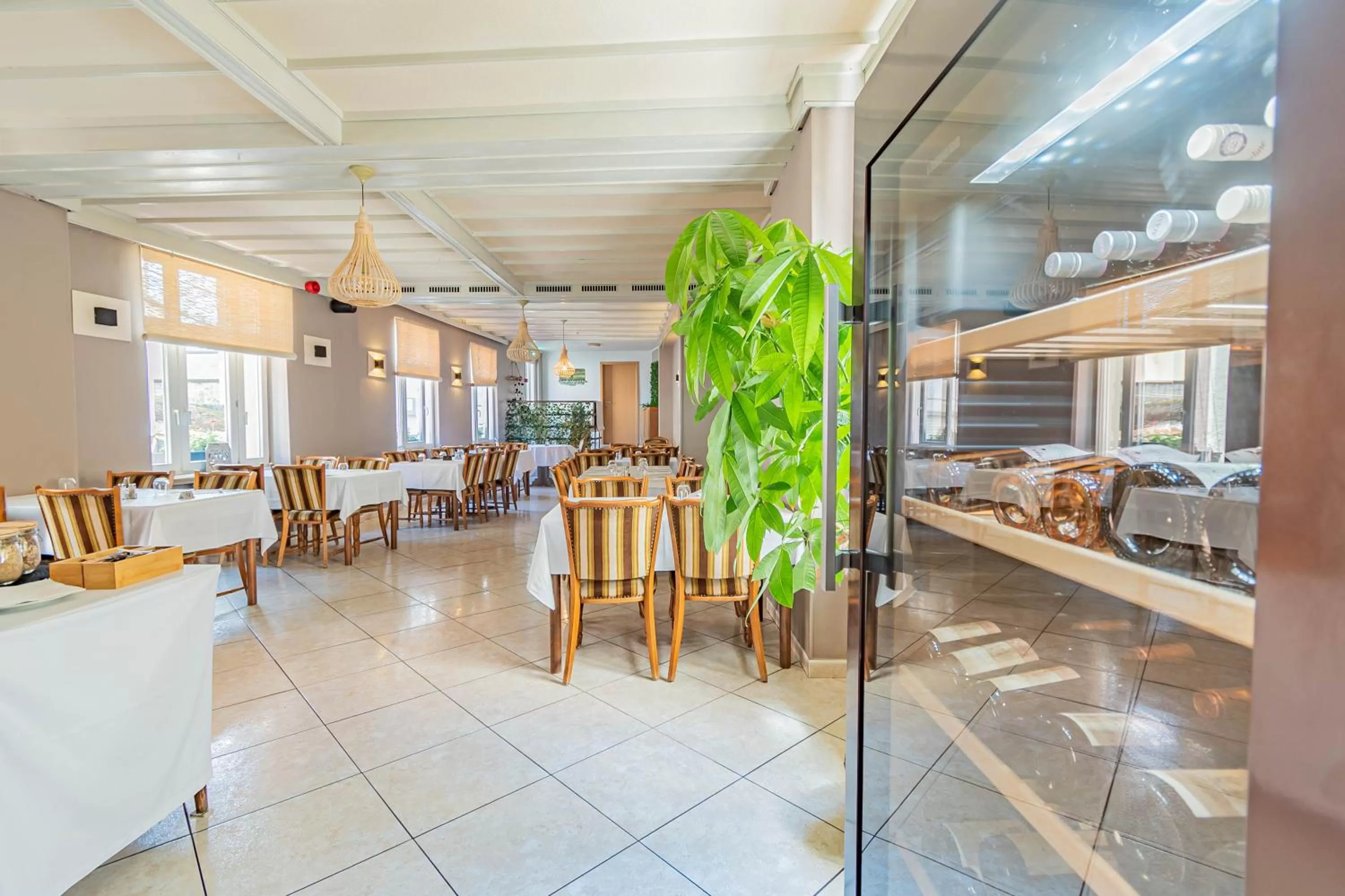 Restaurant/places to eat in Hôtel Le Petit Poète