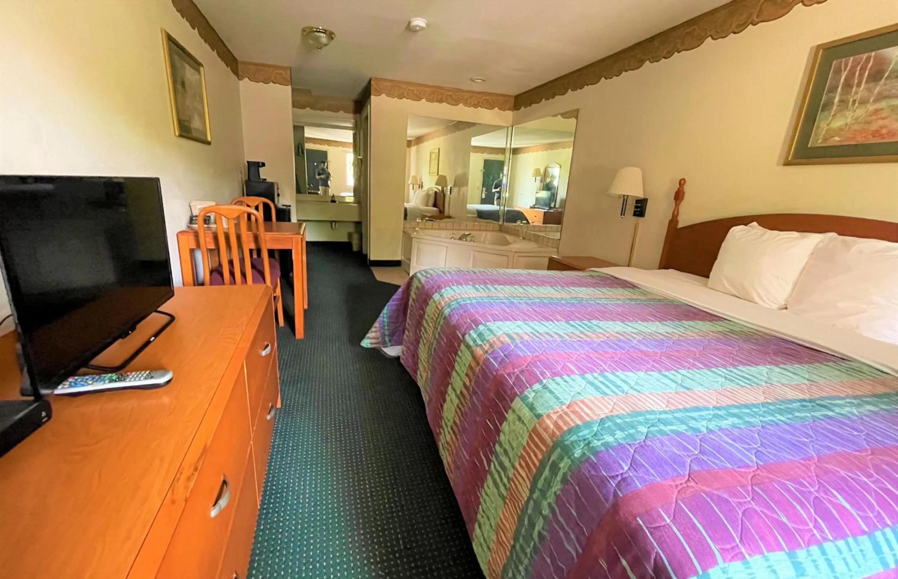 Photo of the whole room, Bed in Rodeway Inn Sandersville