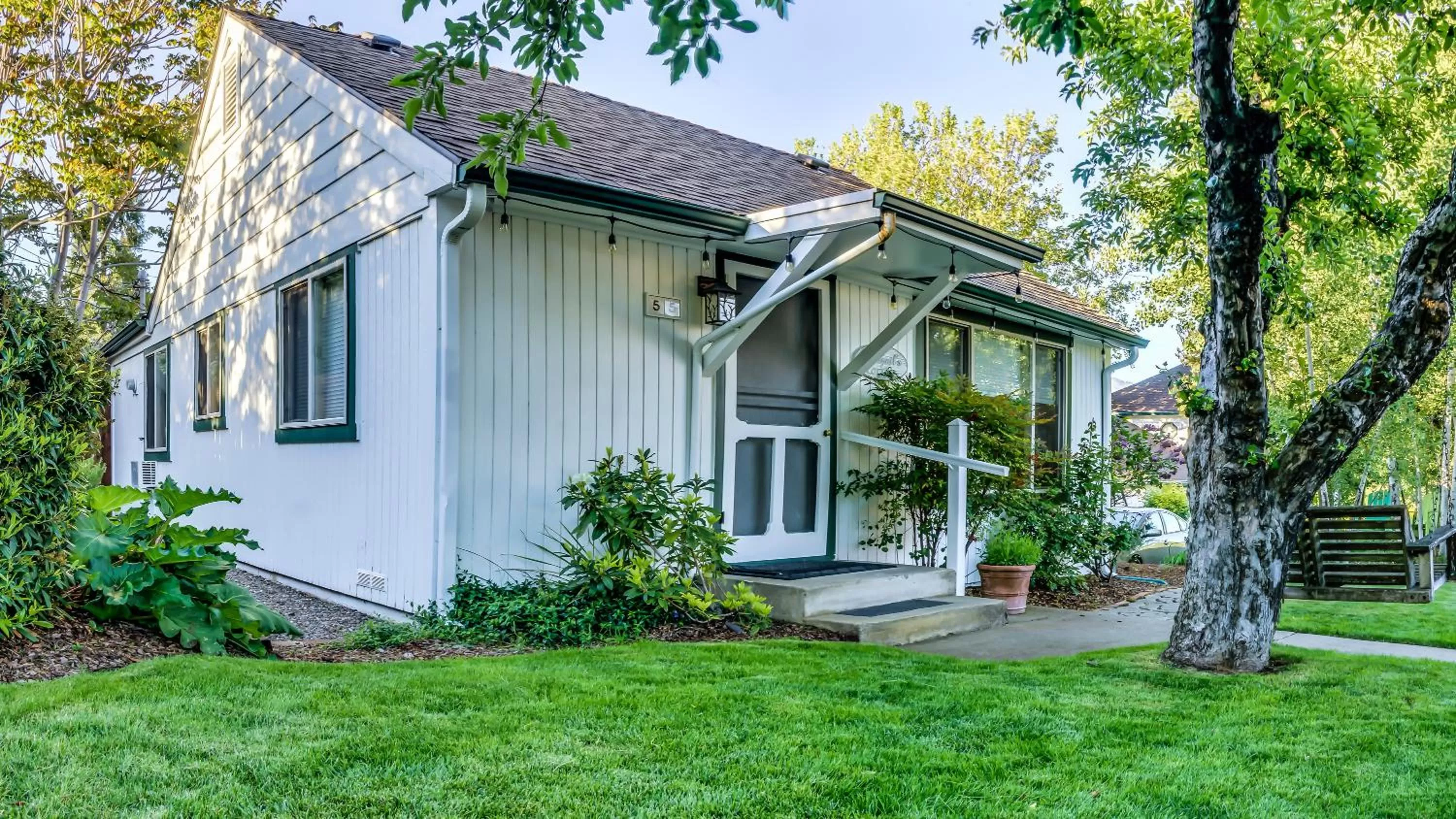 Facade/entrance in Abigail's Bed and Breakfast Inn