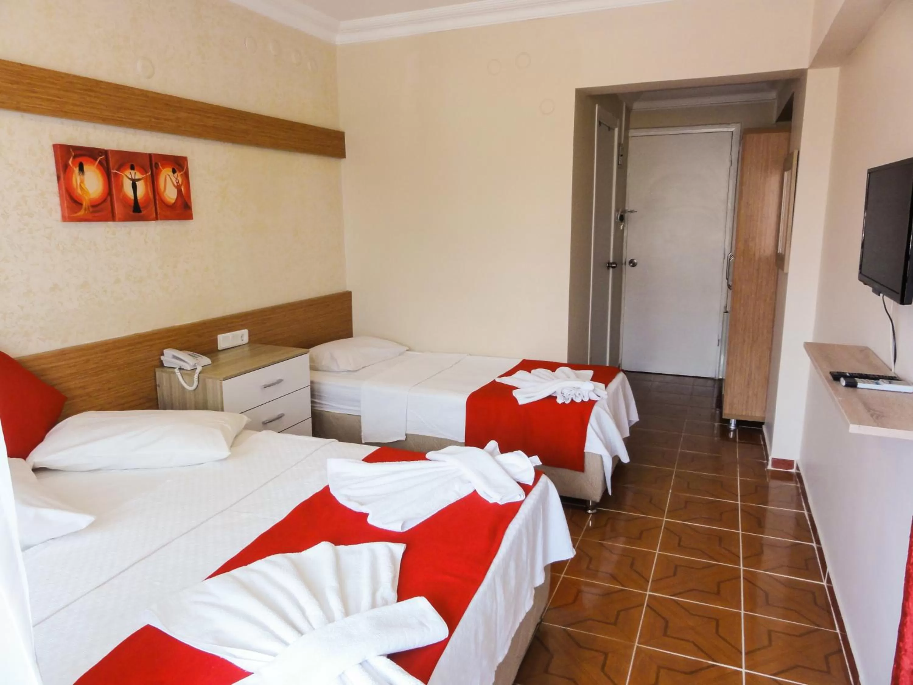 Shower, Bed in Altinersan Hotel