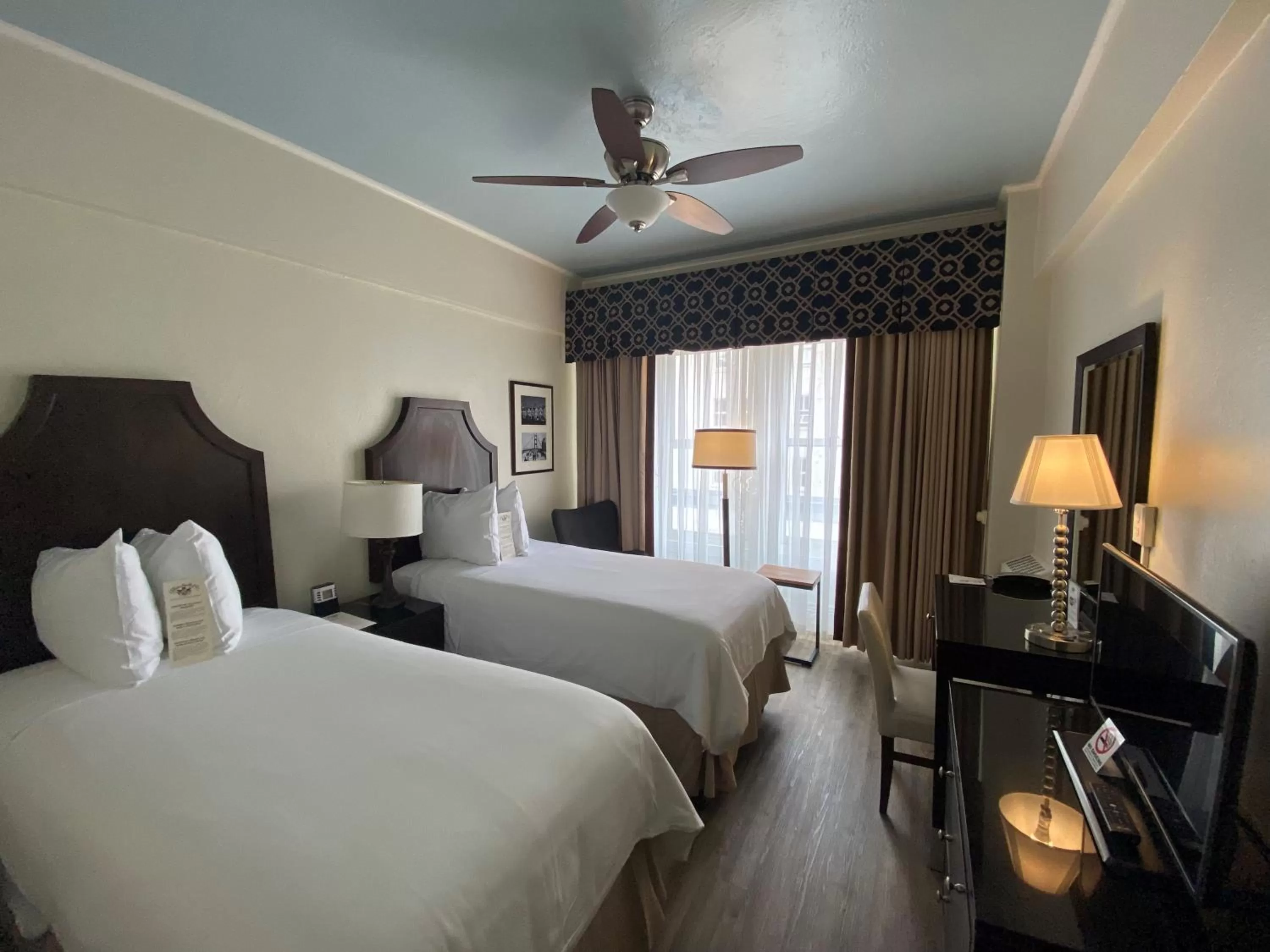 Photo of the whole room, Bed in Chancellor Hotel on Union Square