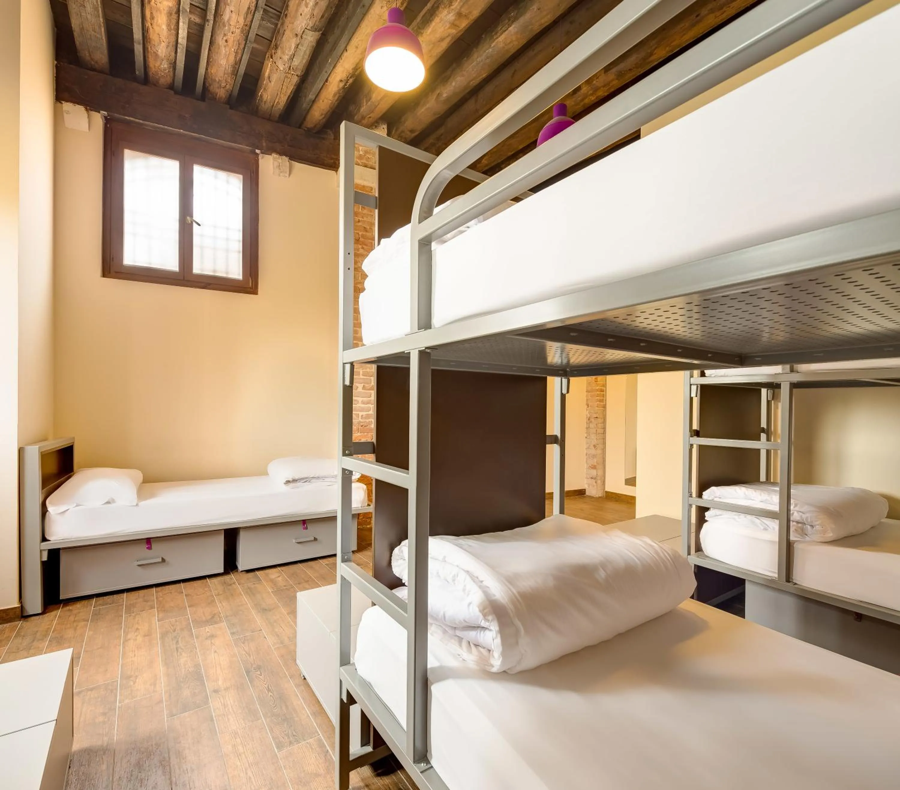 bunk bed, Bed in Generator Venice