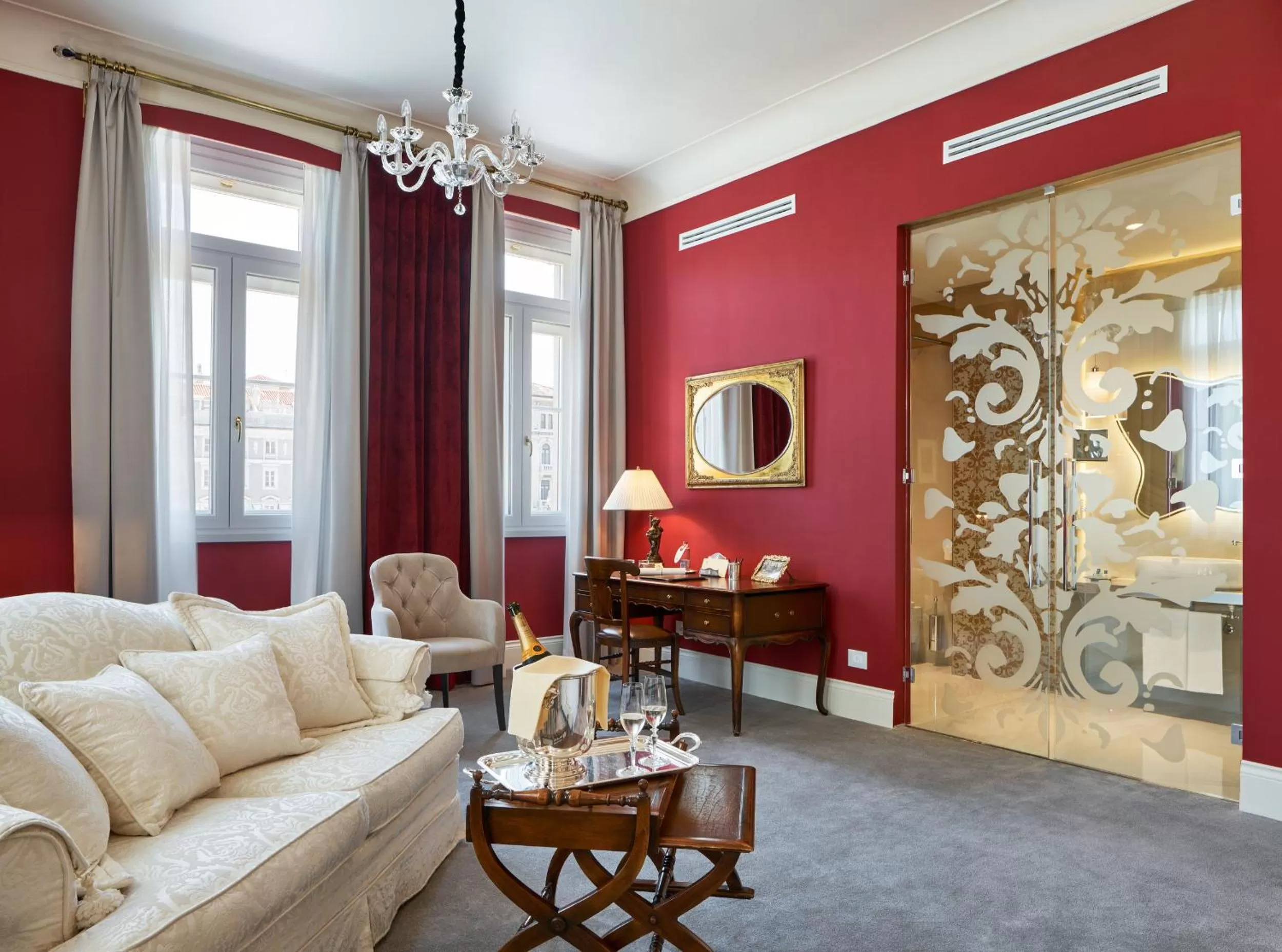 Photo of the whole room in Grand Hotel Duchi d'Aosta