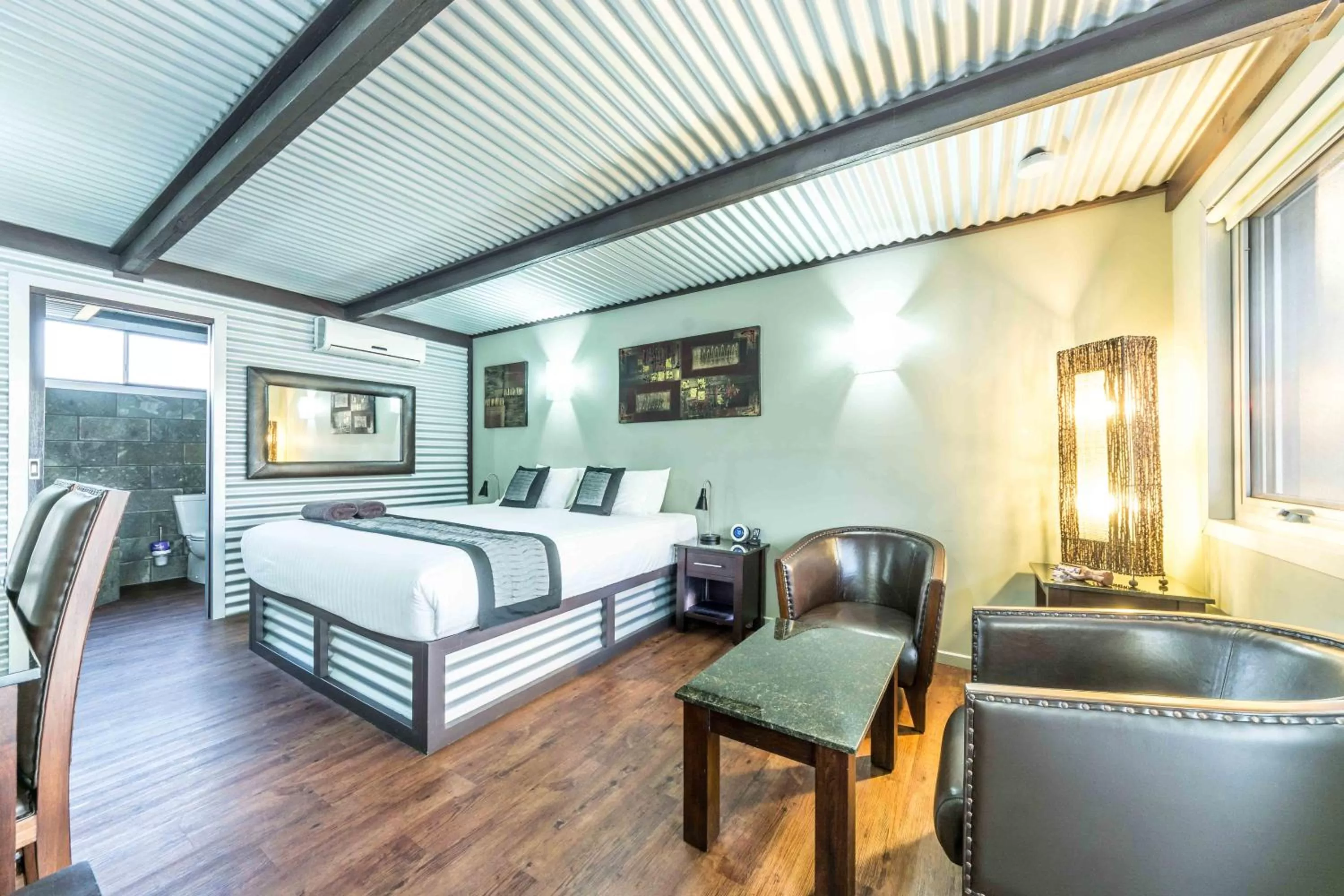 Photo of the whole room, Bed in Orbost Motel