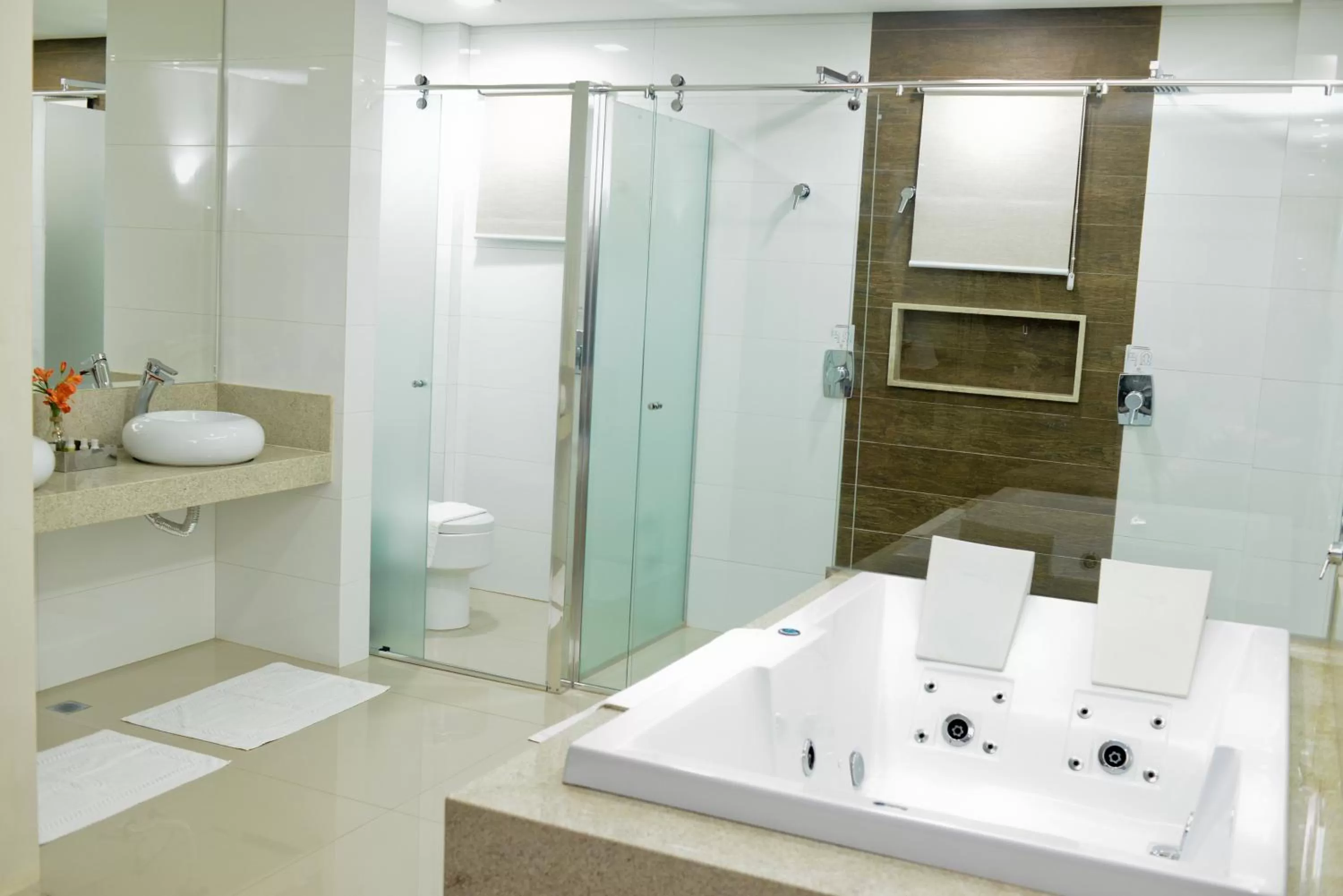 Hot Tub in Hotel Mohave