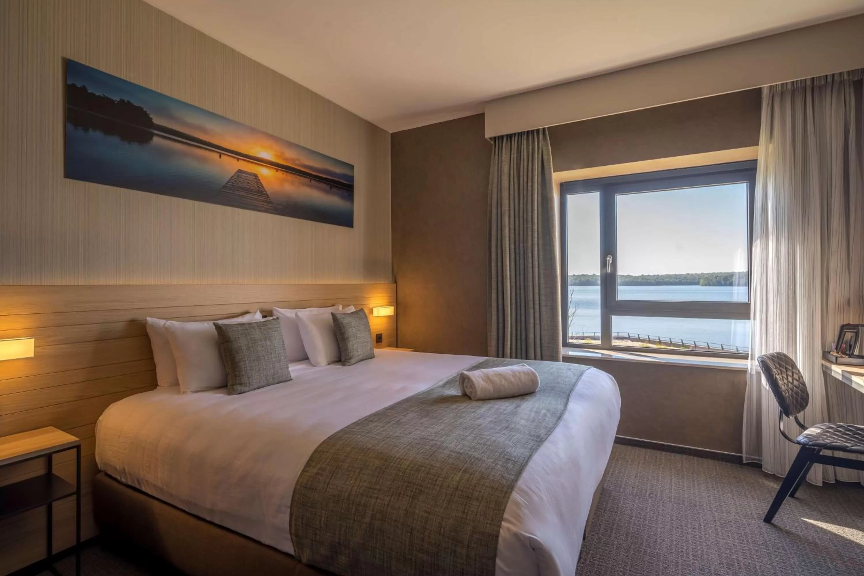 Photo of the whole room, Bed in Golden Lakes Hotel