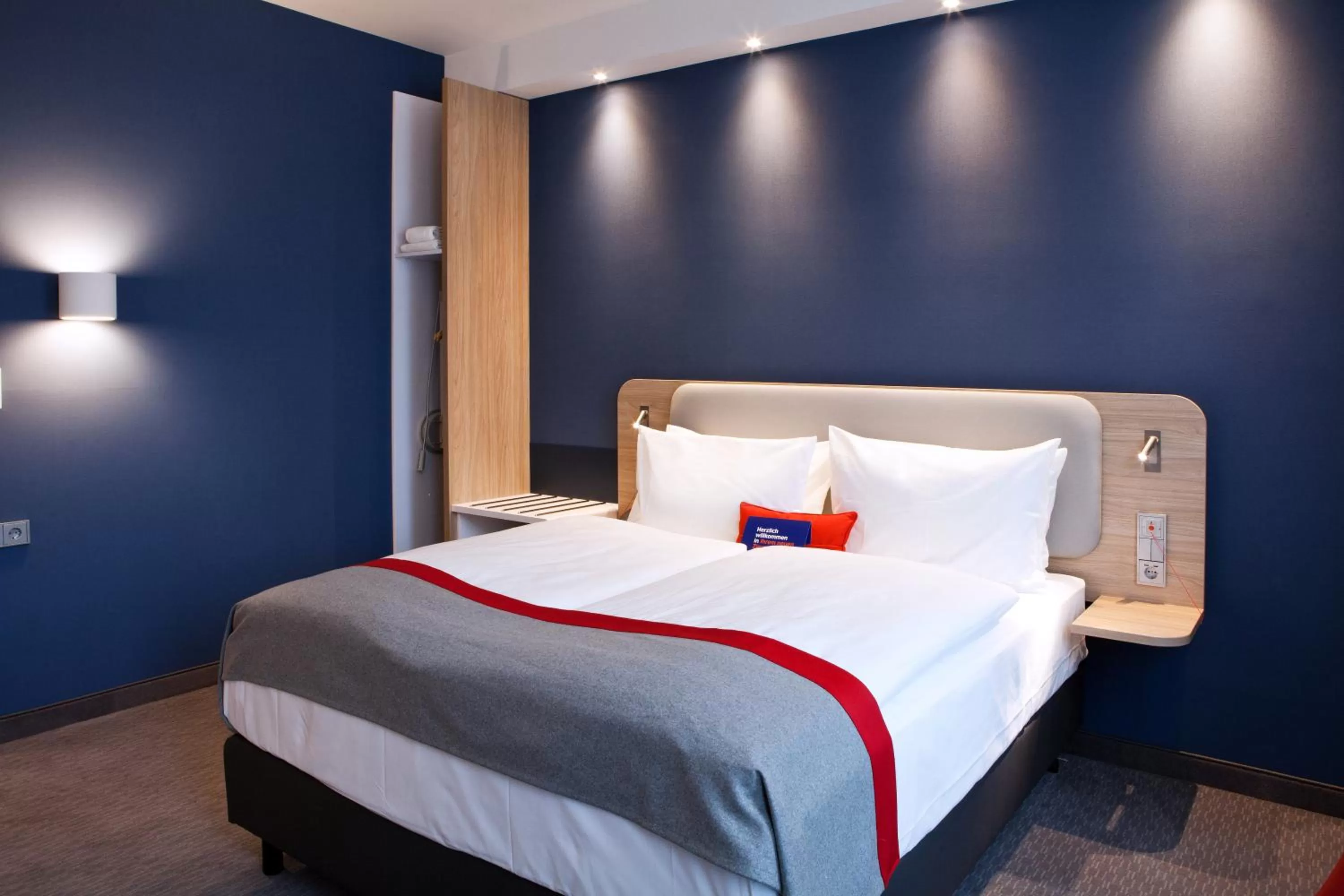 Bedroom, Bed in Holiday Inn Express - Göppingen by IHG