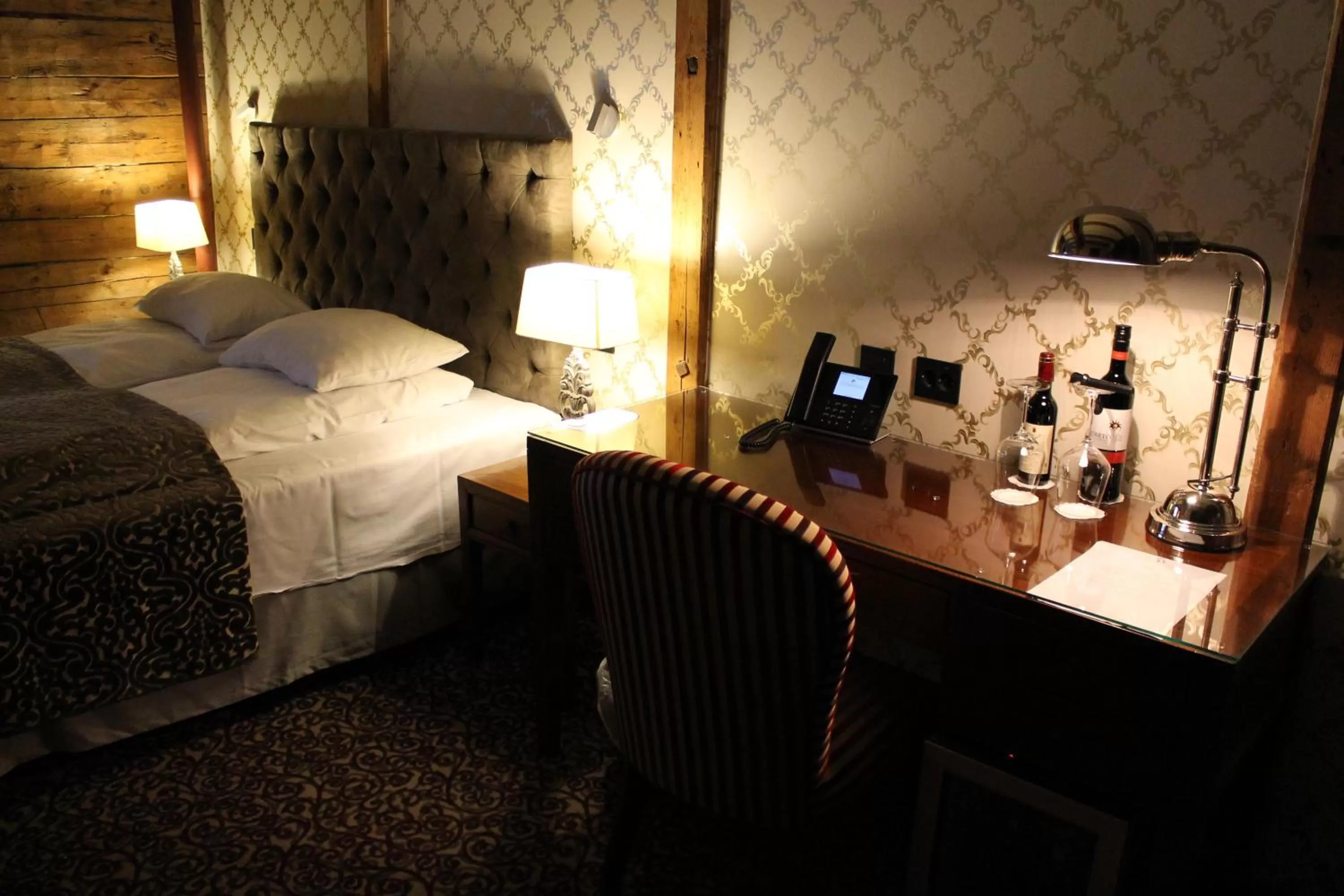 Seating area, Bed in Det Hanseatiske Hotel