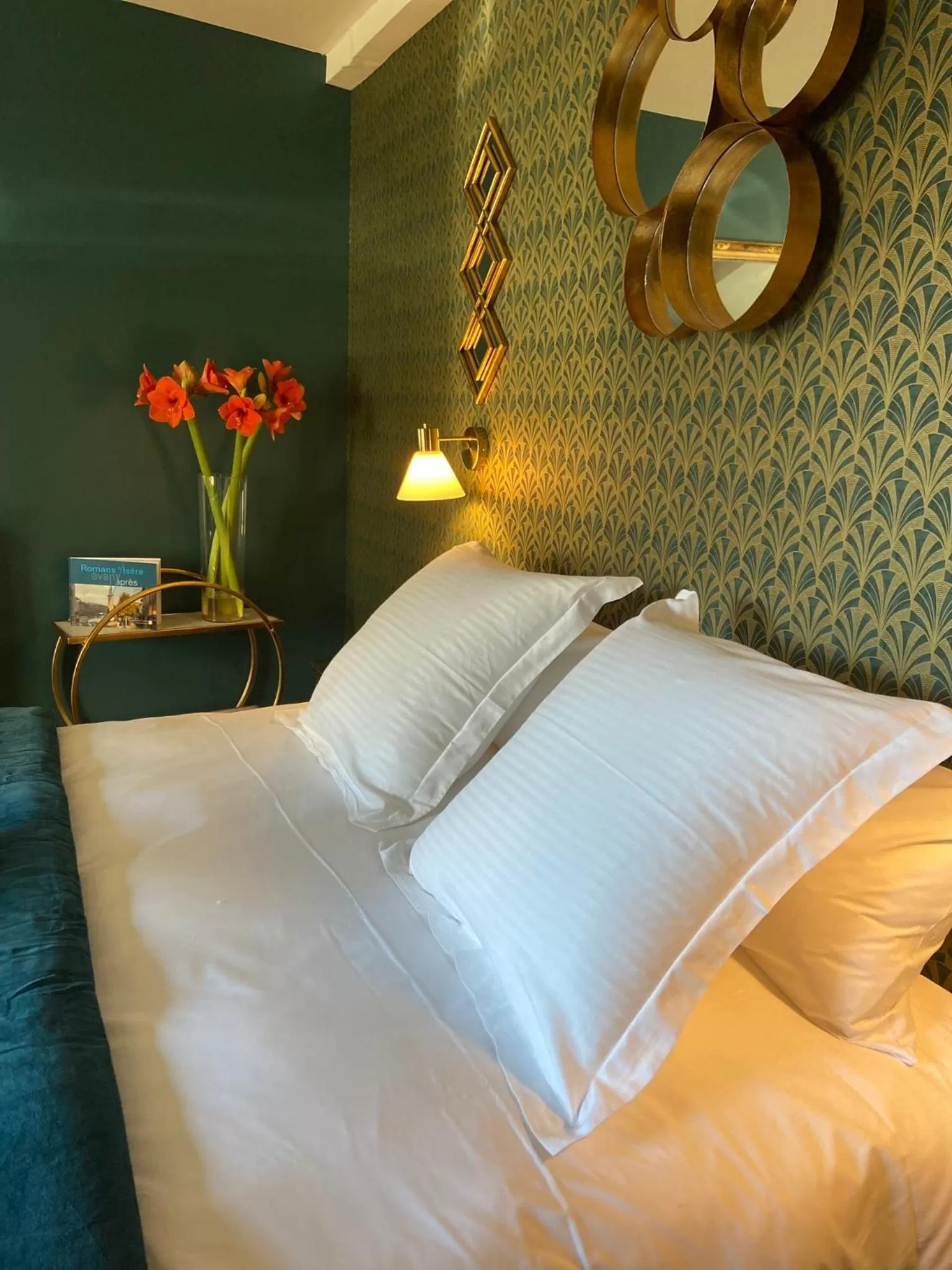 Bed in LA TOUR YVELINE