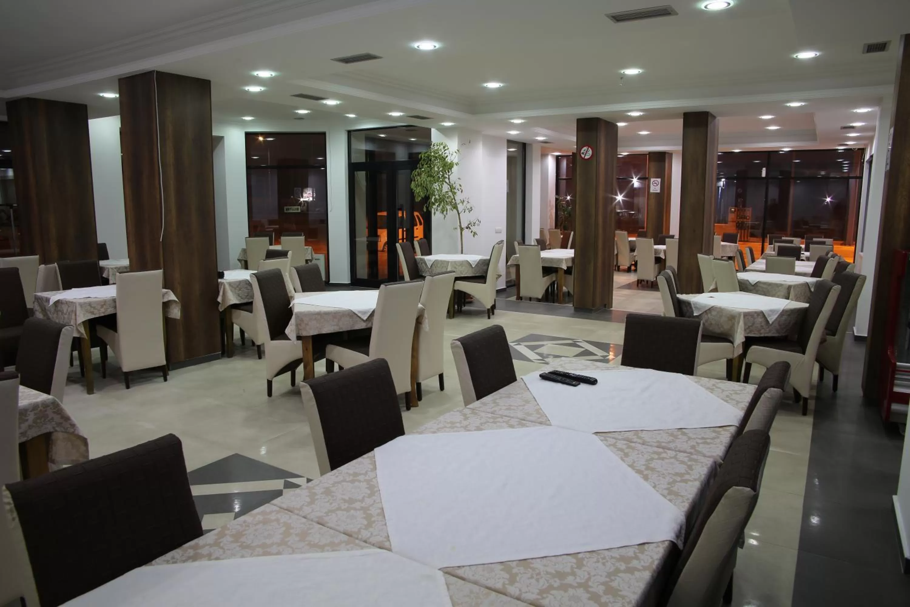 Restaurant/places to eat in Hotel Rio