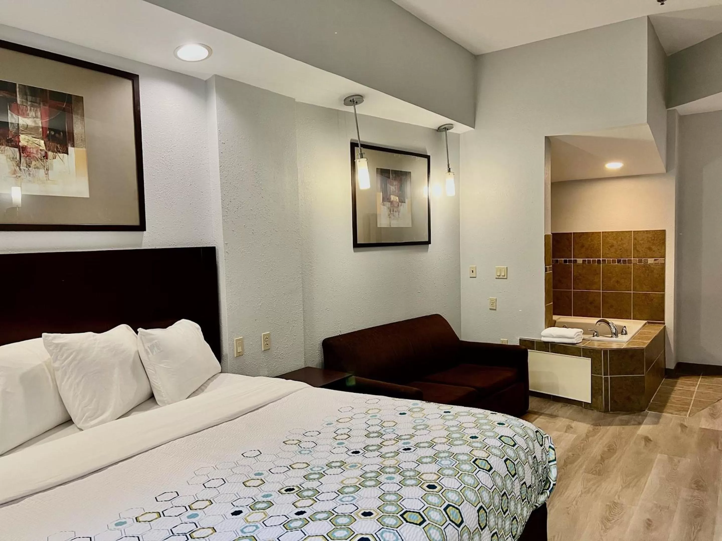 Photo of the whole room, Bed in HomeTowne Studios & Suites by Red Roof Washington