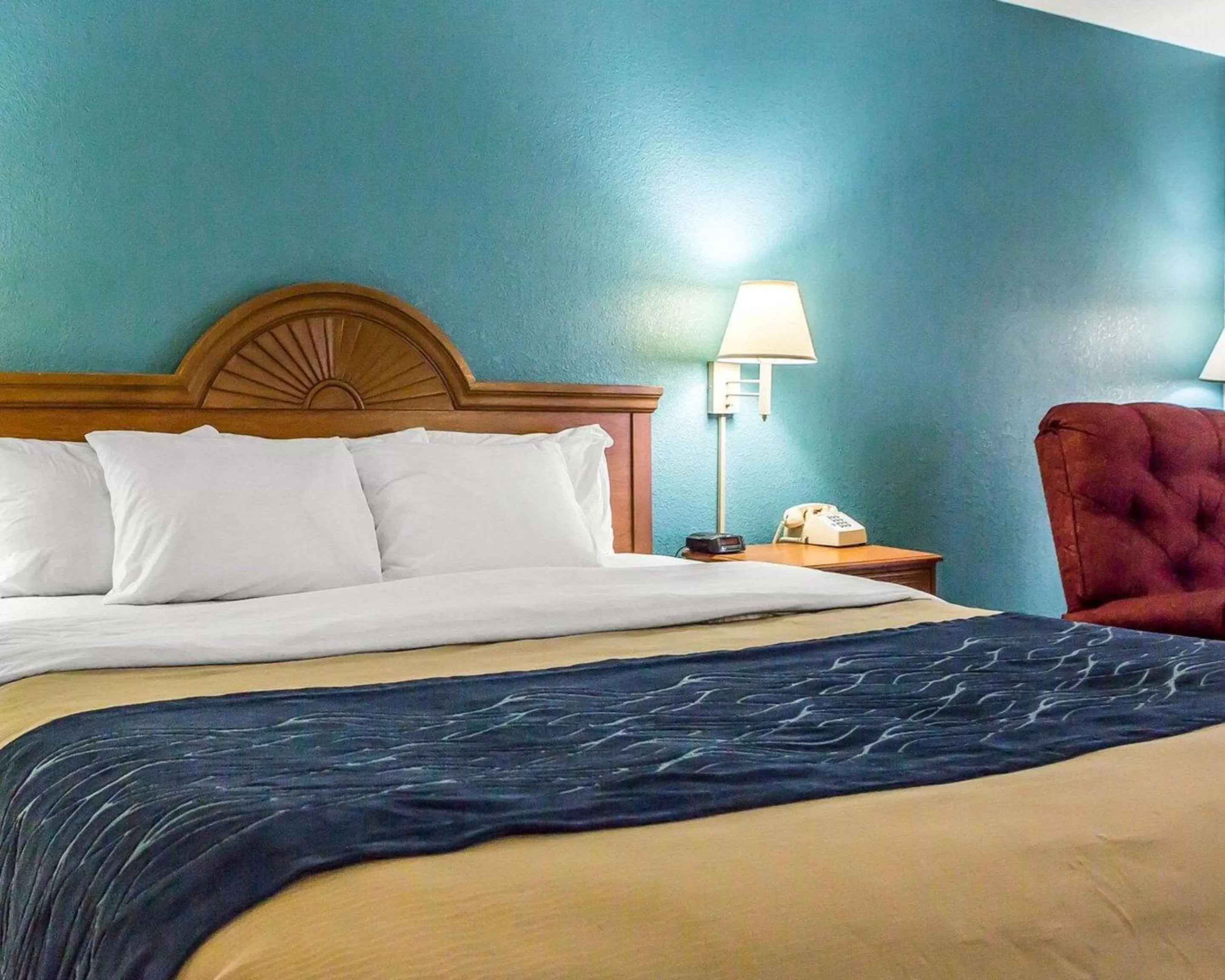 Photo of the whole room, Bed in Quality Inn & Suites Circleville