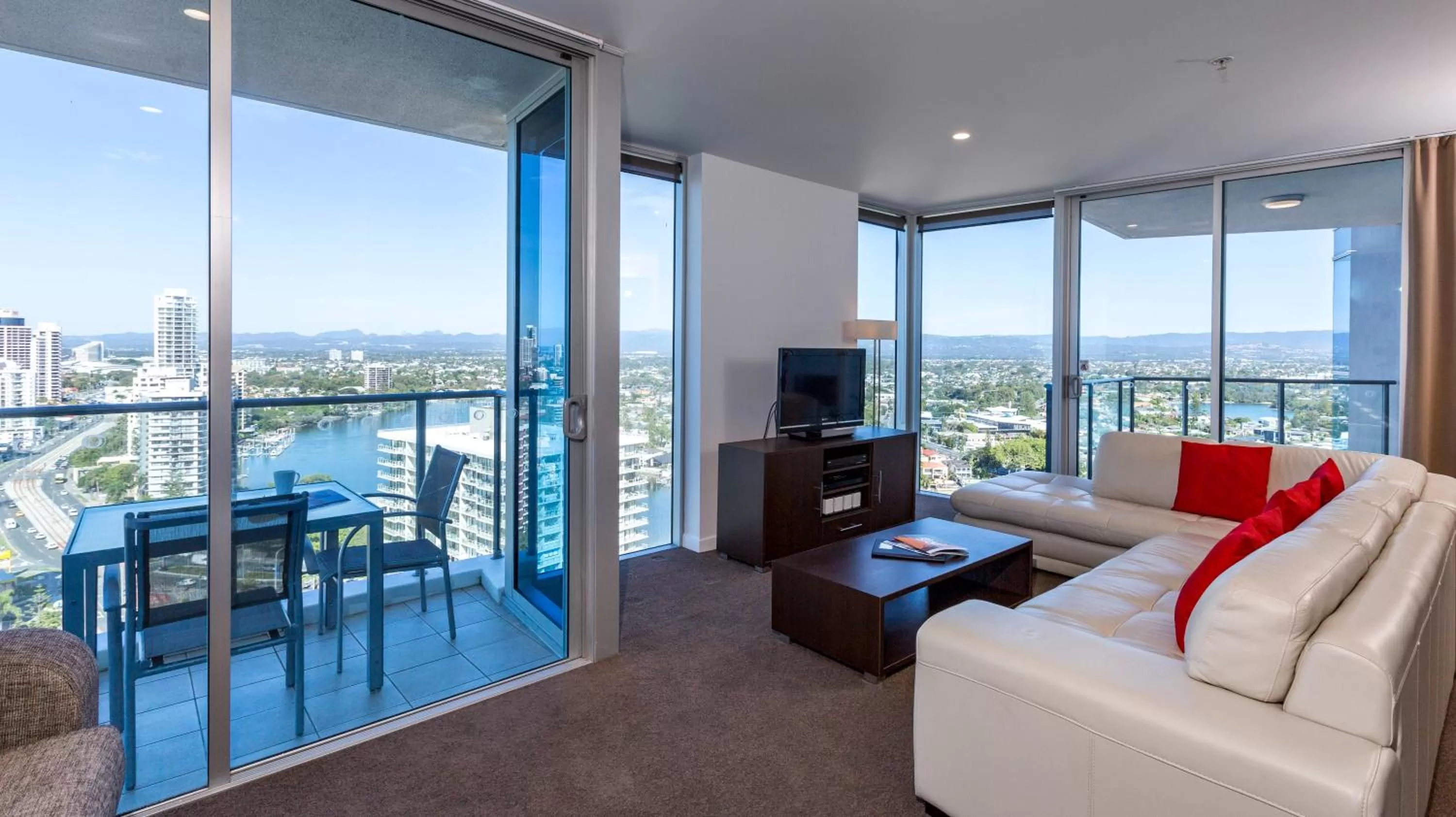 One-Bedroom Apartment with Partial Ocean View in Artique Surfers Paradise - Official
