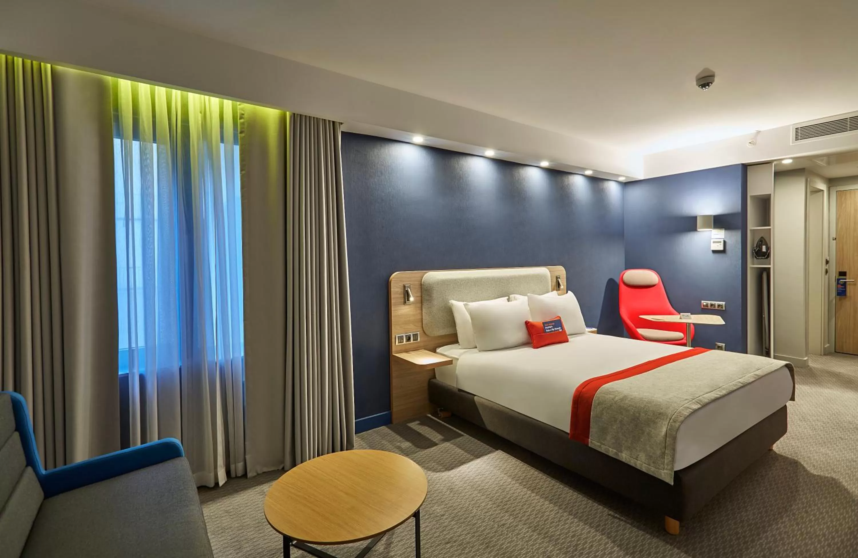Photo of the whole room, Bed in Holiday Inn Express - Istanbul - Atakoy Metro by IHG