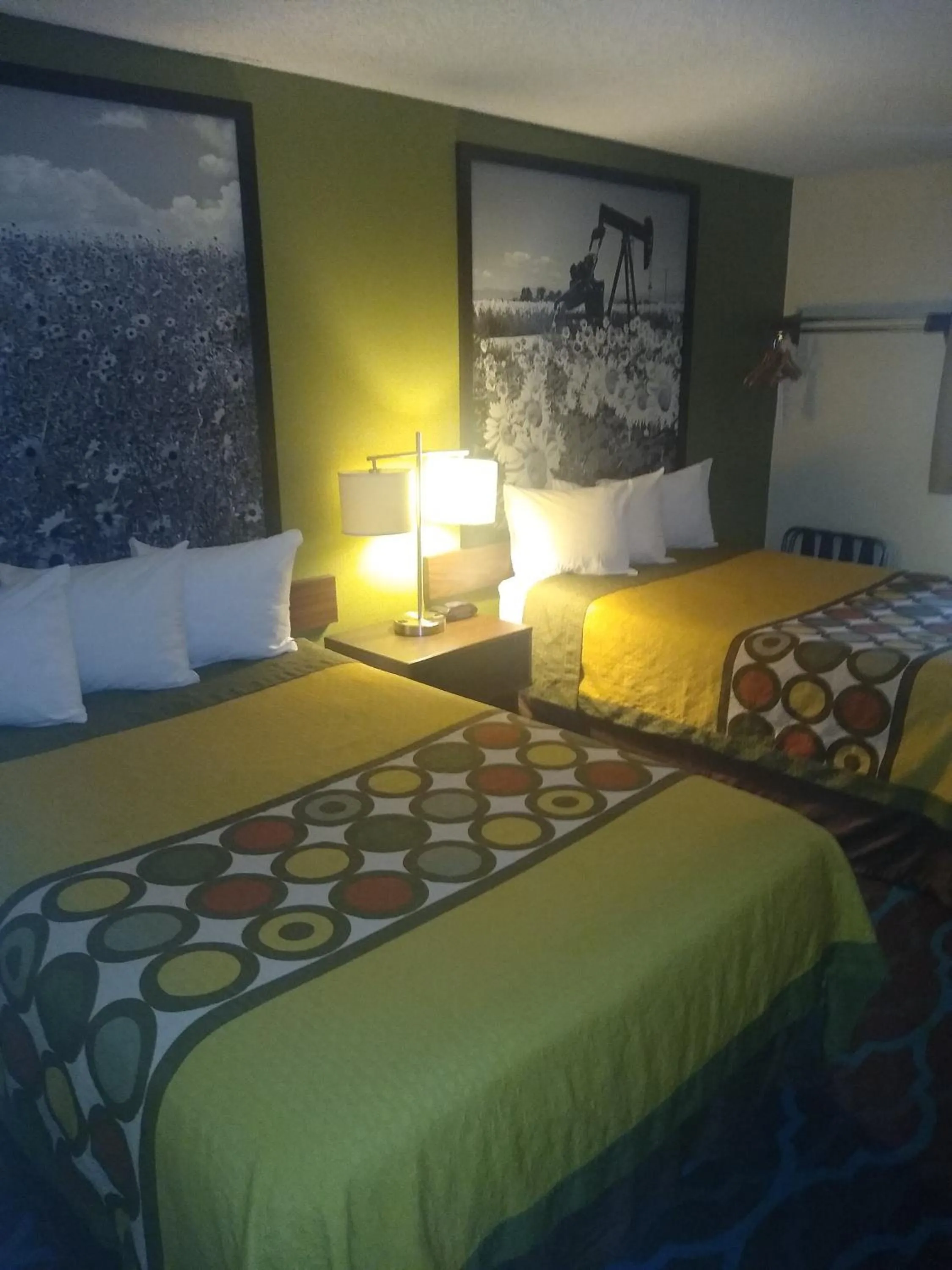 Bedroom, Bed in Super 8 by Wyndham Craig