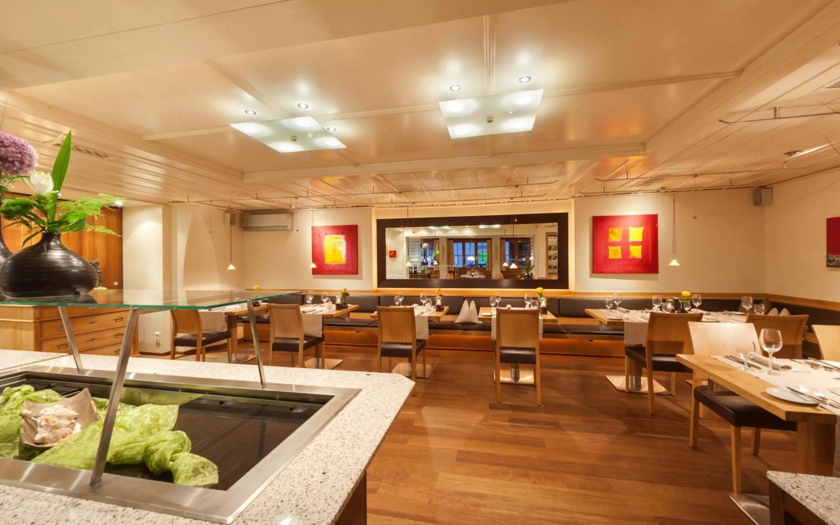 Restaurant/places to eat in Hotel Germania