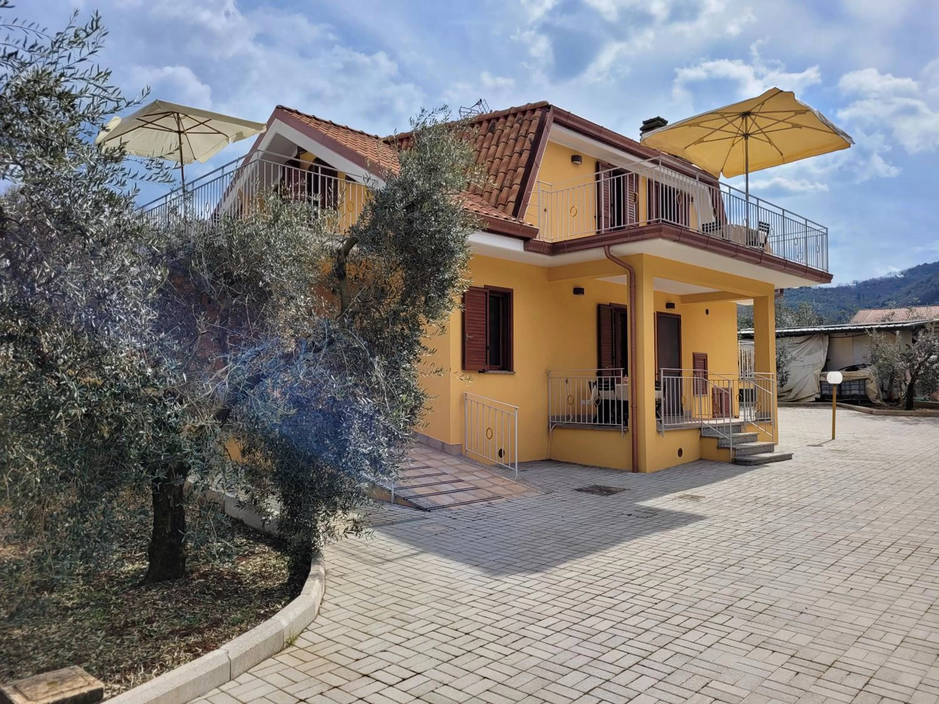 Alloggio turistico Magnifico Alessandro Valle Bernardo 04025 Lenola nei pressi di Fondi LT