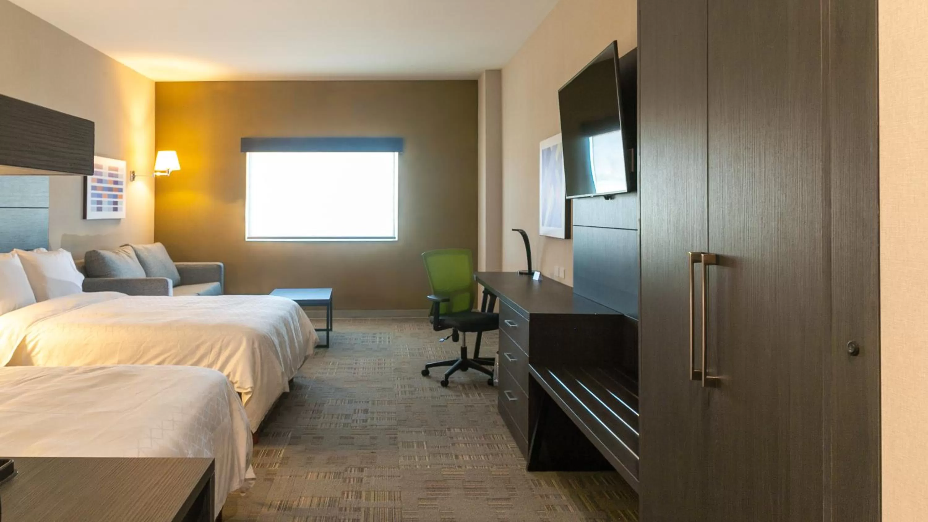 Photo of the whole room, Bed in Holiday Inn Express & Suites - Tijuana Otay by IHG