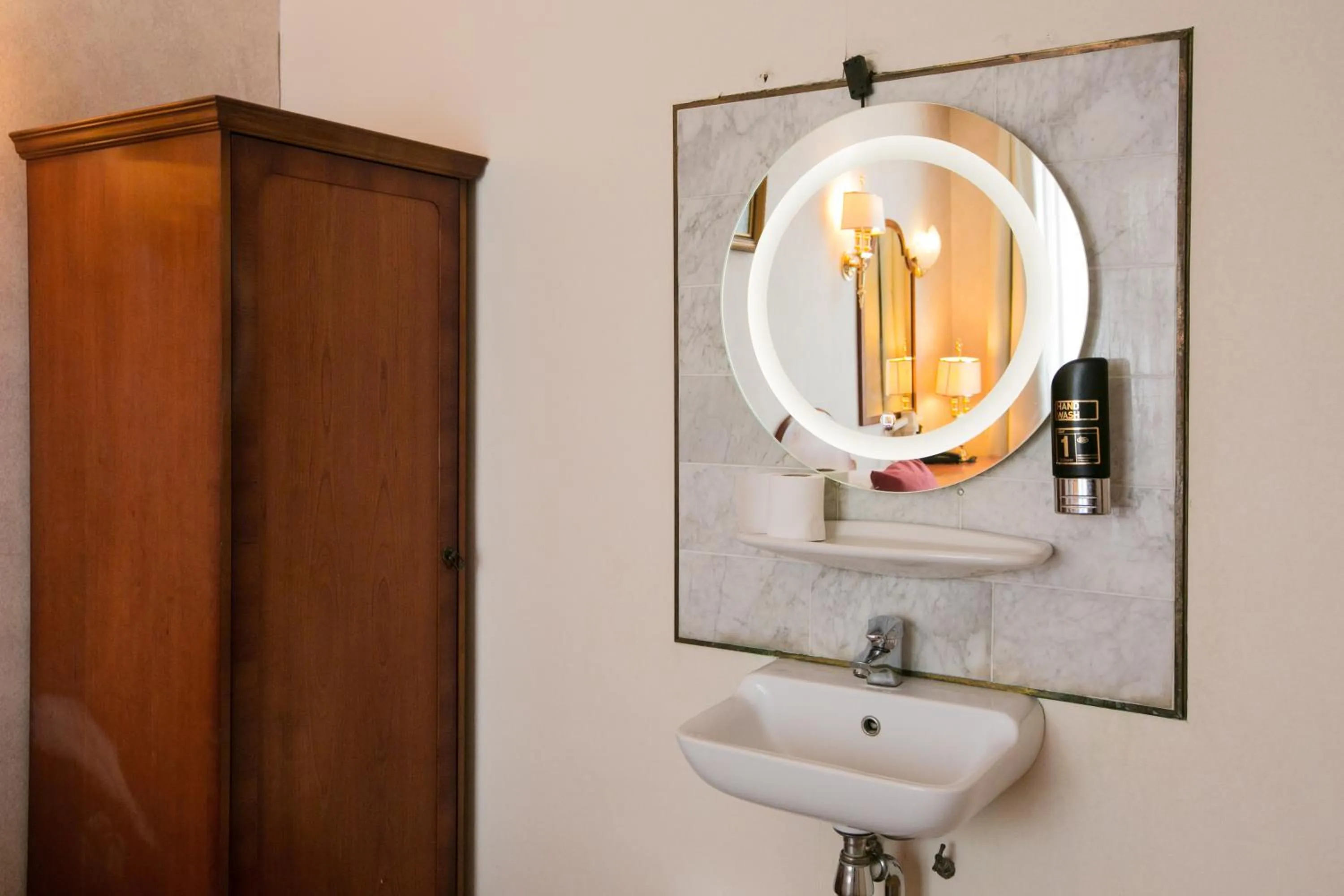 wardrobe in Hotel Atlanta