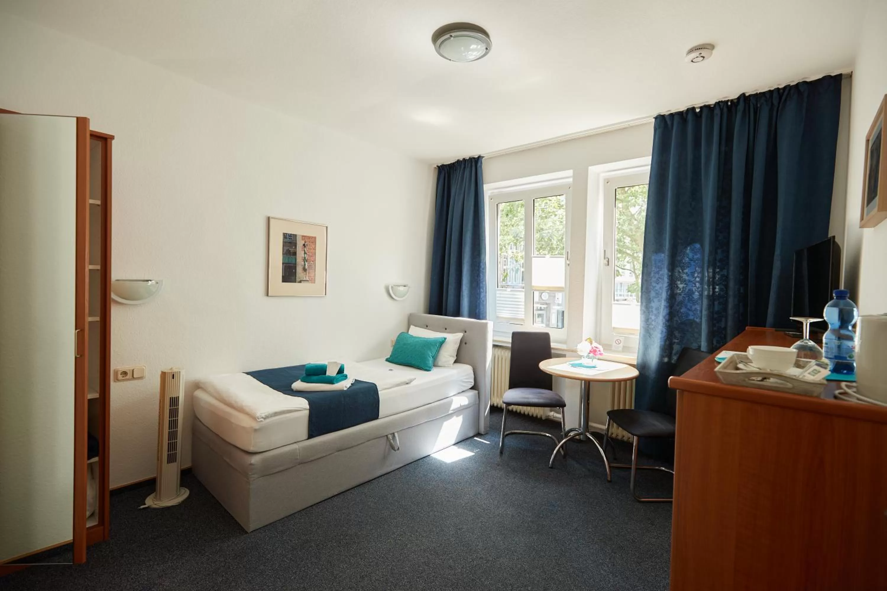 Photo of the whole room, Bed in Hotel Am Hillmannplatz Nr.1