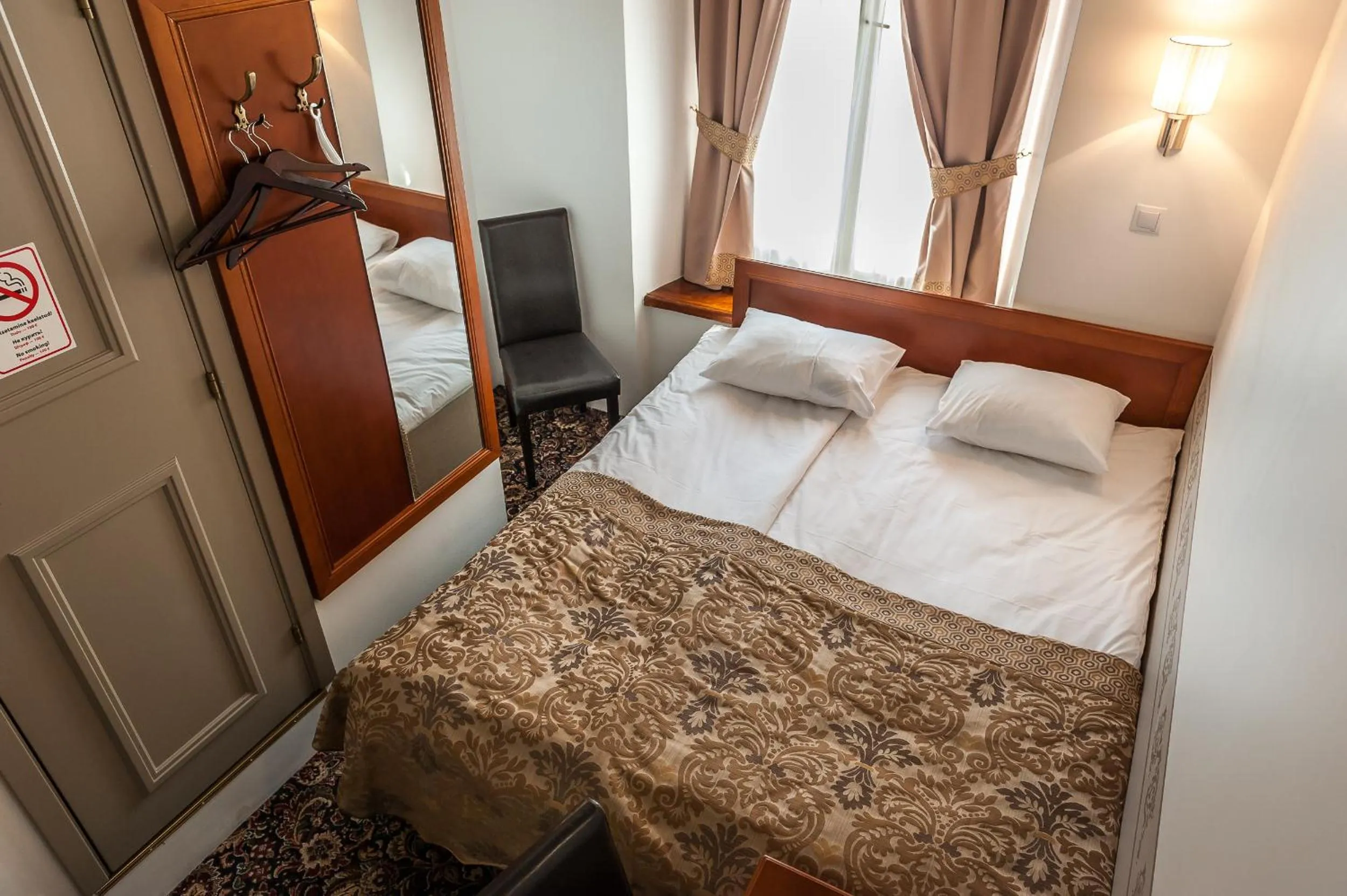 Bedroom, Bed in Three Crowns Residents