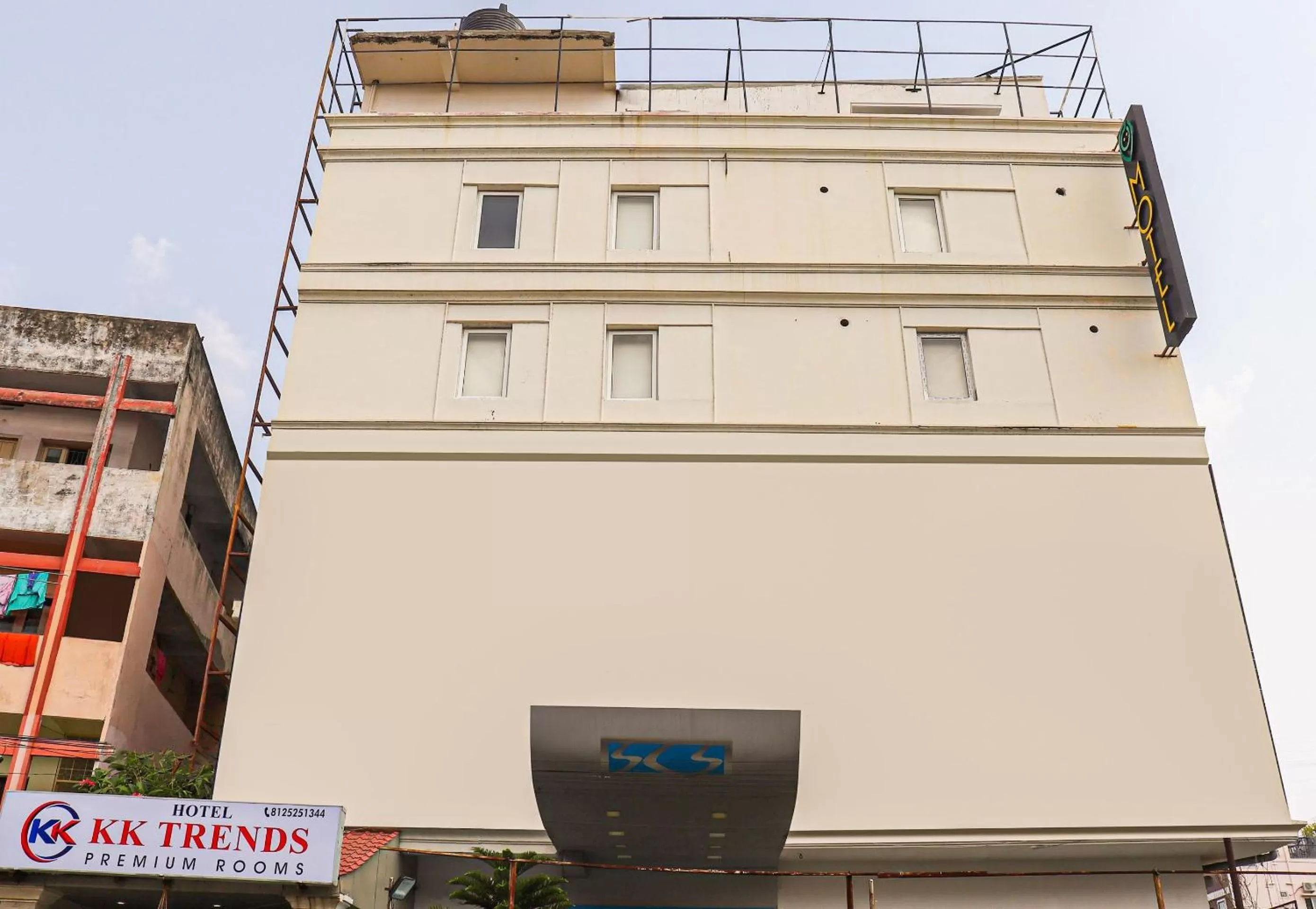 Facade/entrance in Collection O Kk Trends