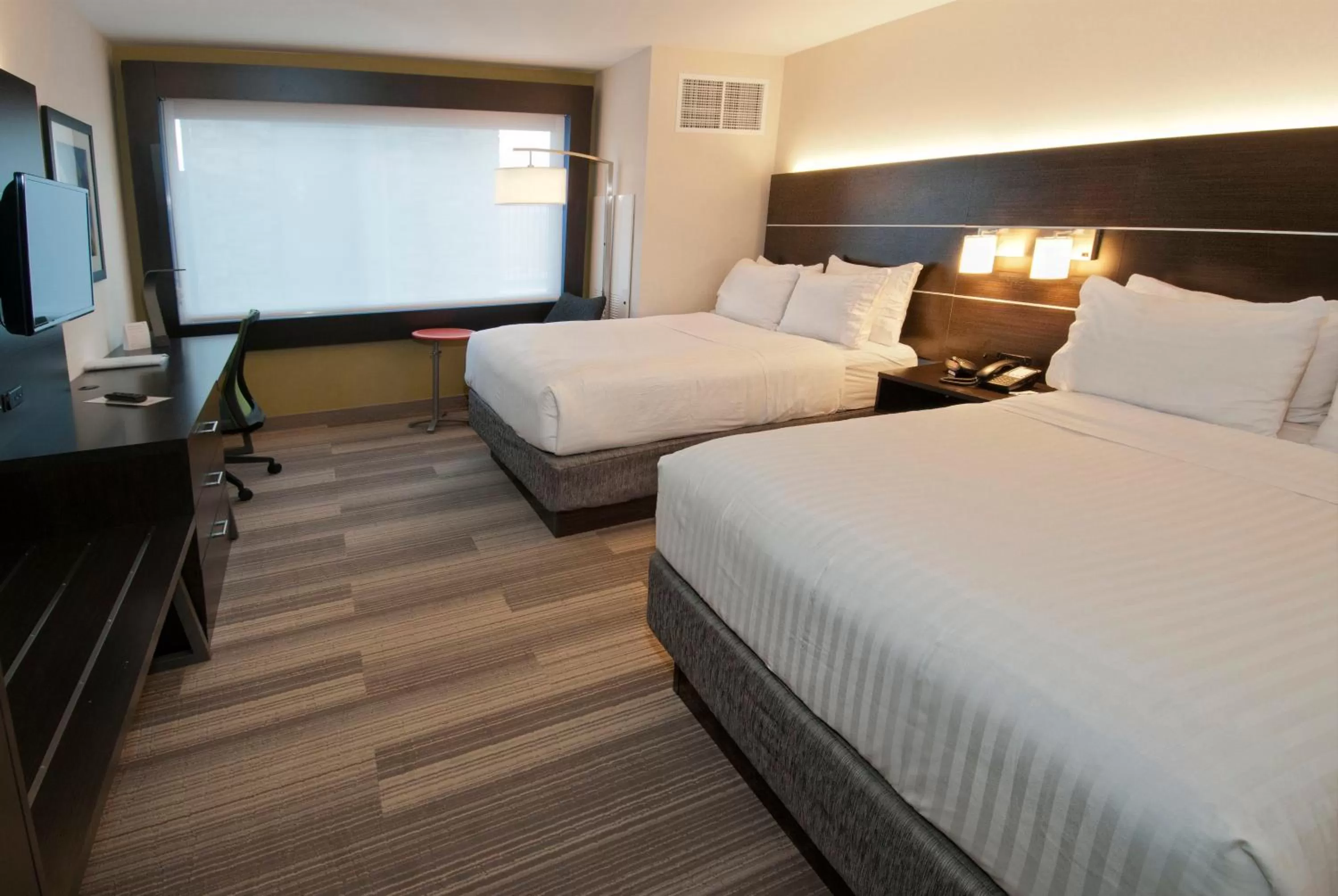 Photo of the whole room, Bed in Holiday Inn Express & Suites Johnstown by IHG