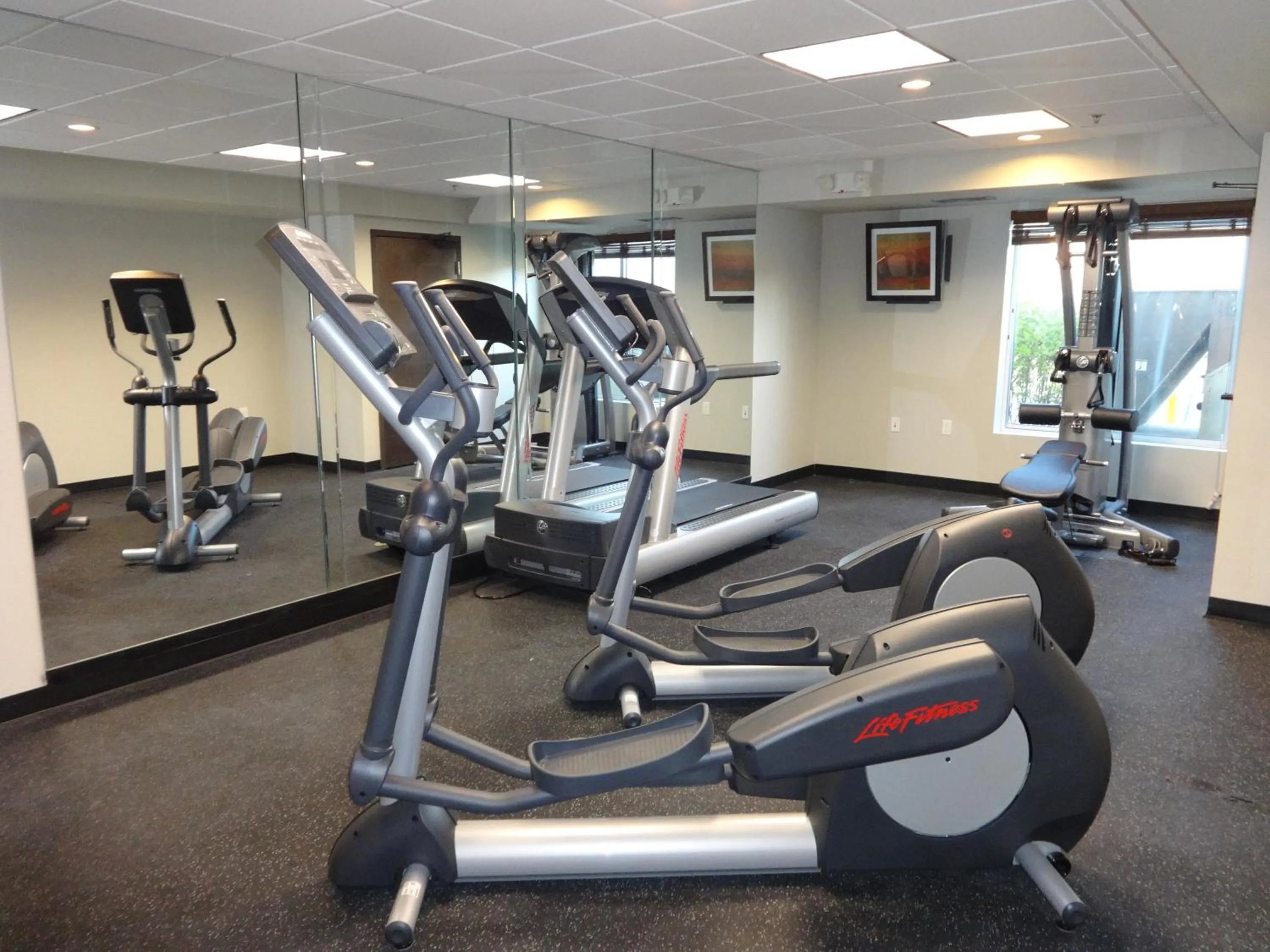 Fitness centre/facilities in Country Inn & Suites by Radisson, Dearborn, MI