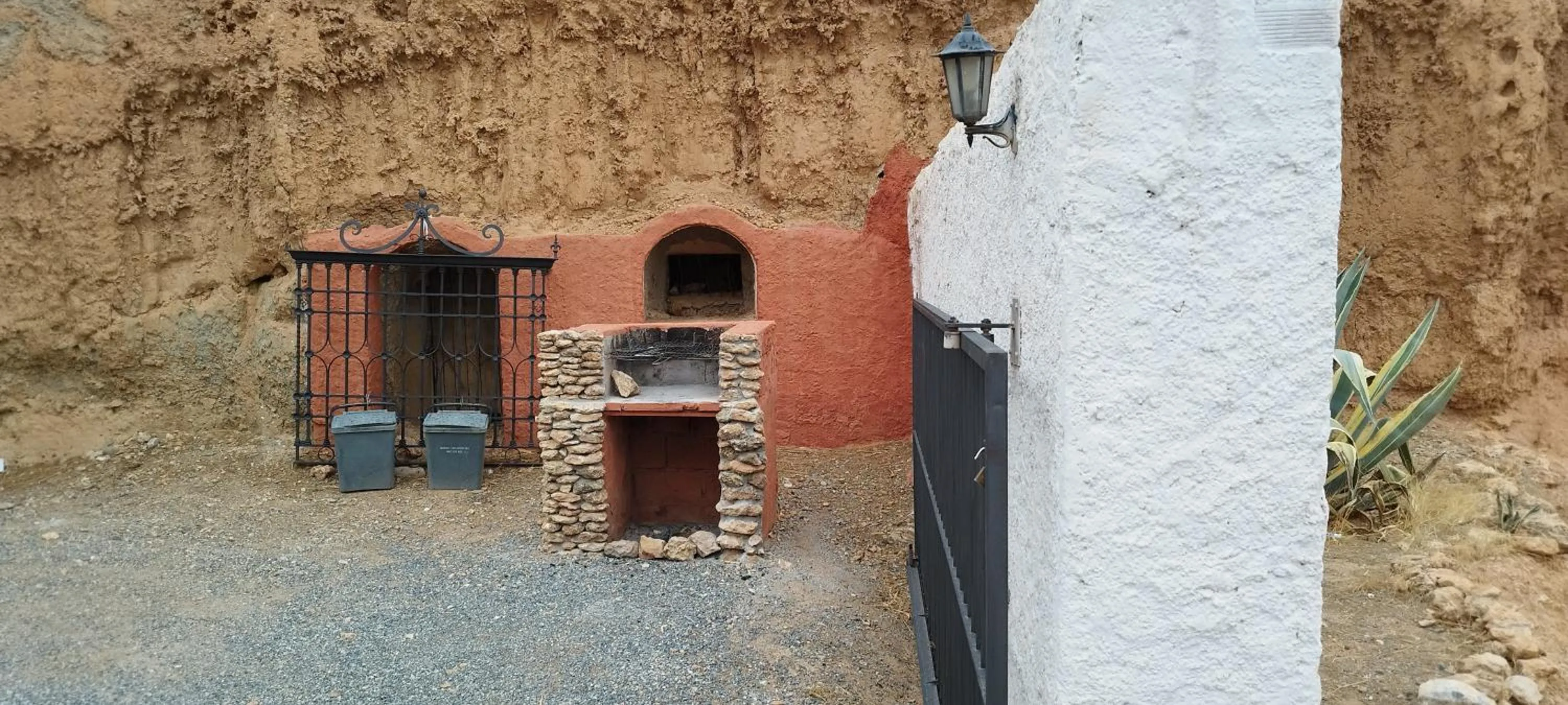 BBQ facilities in Casas Cueva y Cortijo La Tala en Guadix